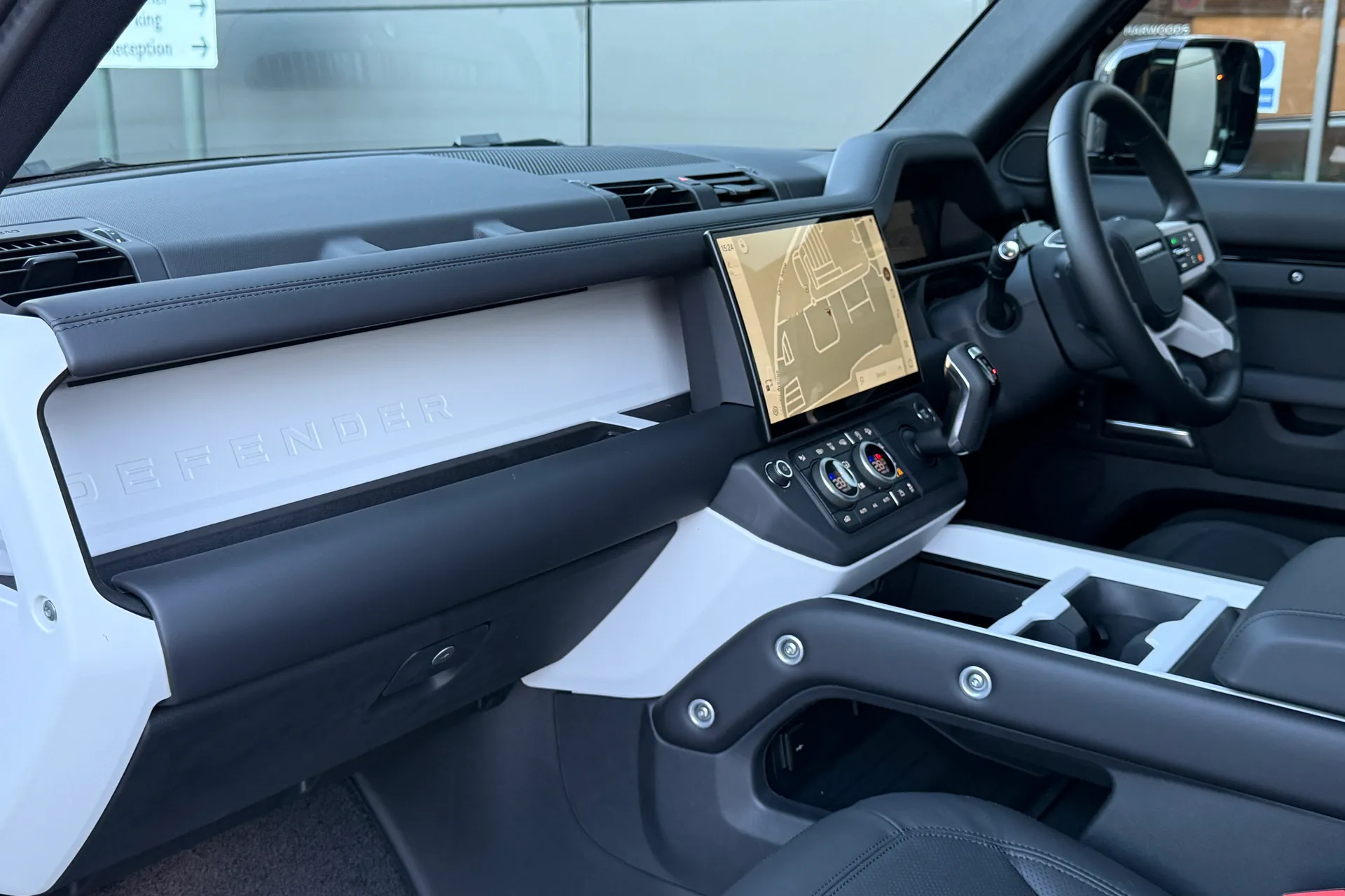 LAND ROVER Defender 110 thumbnail image number 50