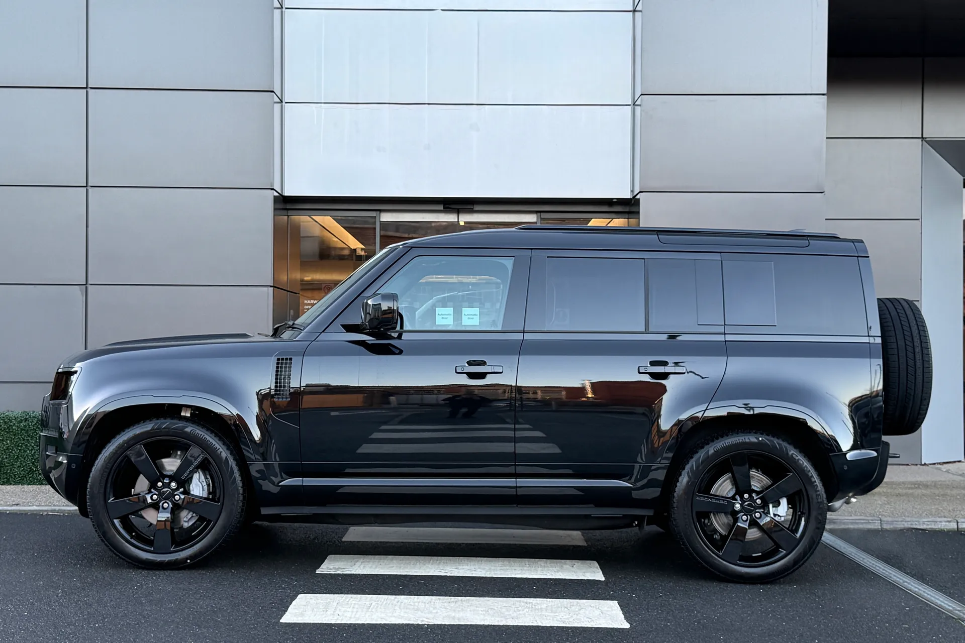 LAND ROVER Defender 110 thumbnail image number 6