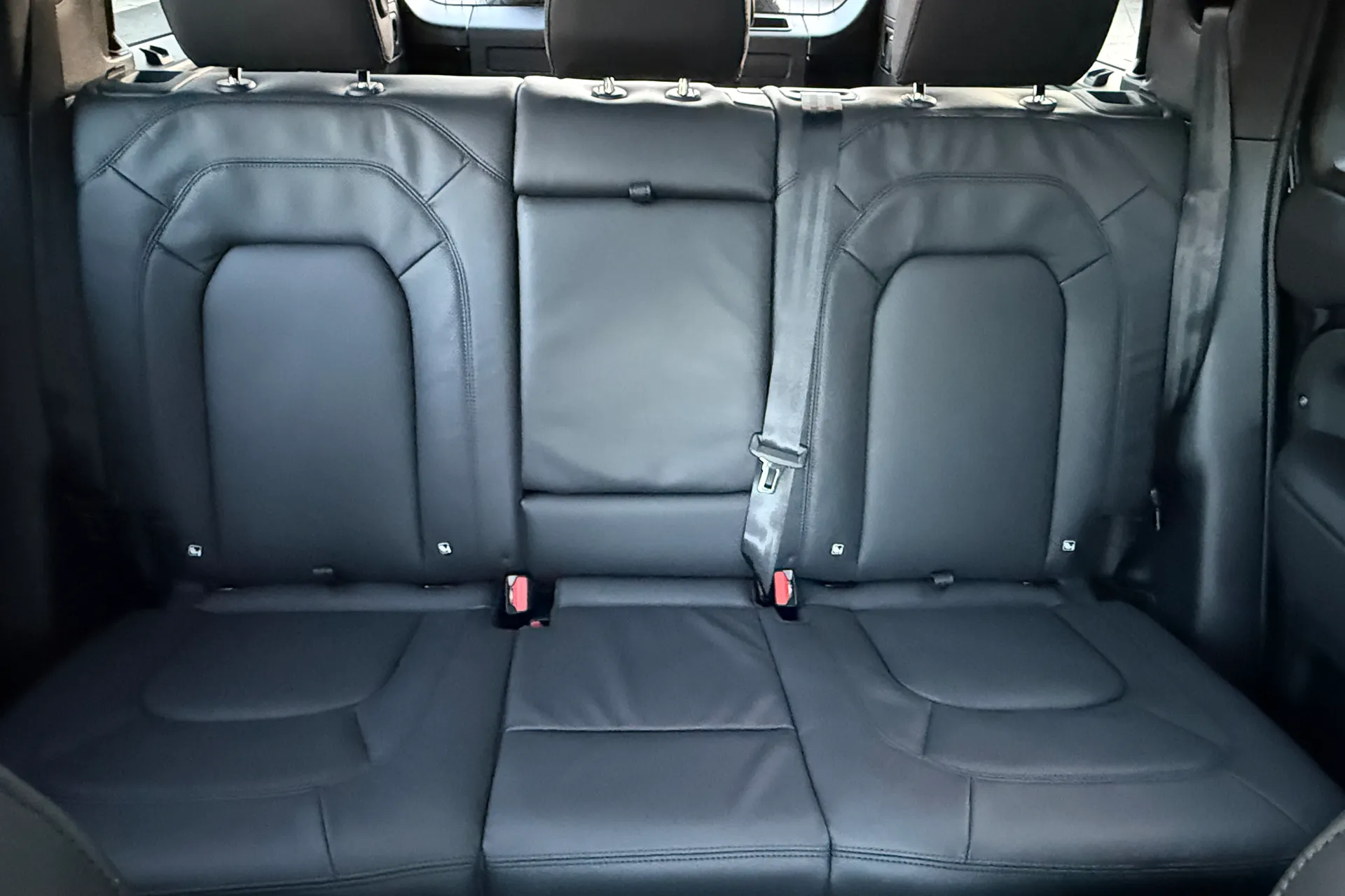 LAND ROVER Defender 110 thumbnail image number 39