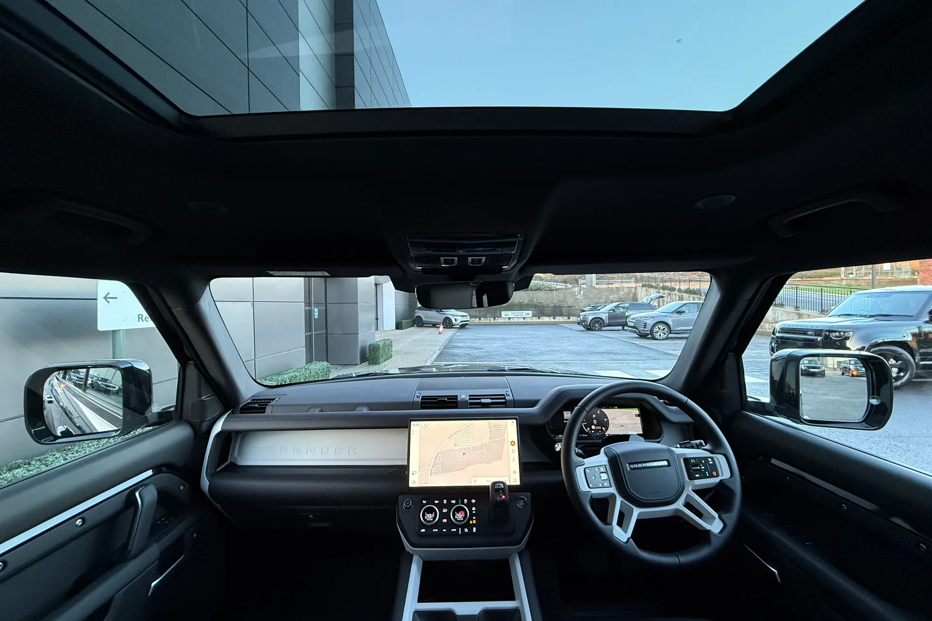 LAND ROVER Defender 110 thumbnail image number 3