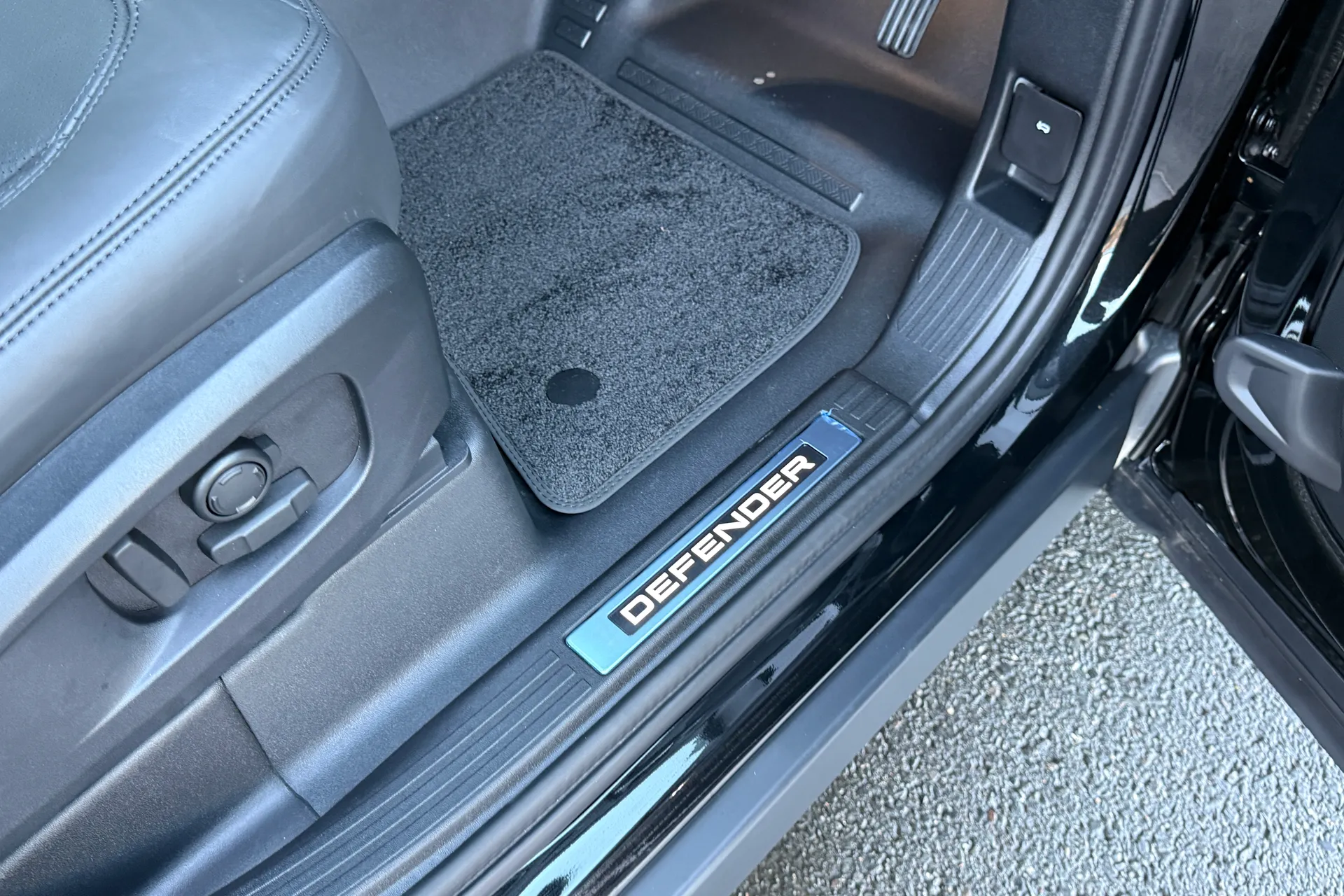 LAND ROVER Defender 110 thumbnail image number 19