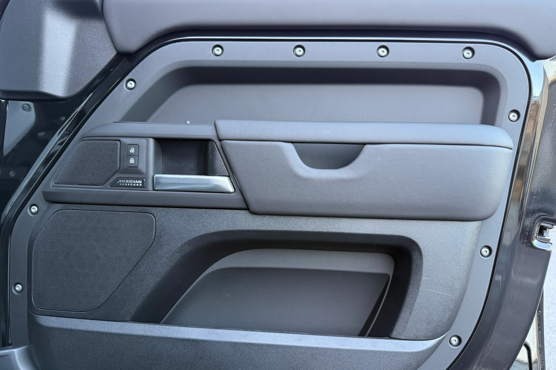 LAND ROVER Defender 110 thumbnail image number 21