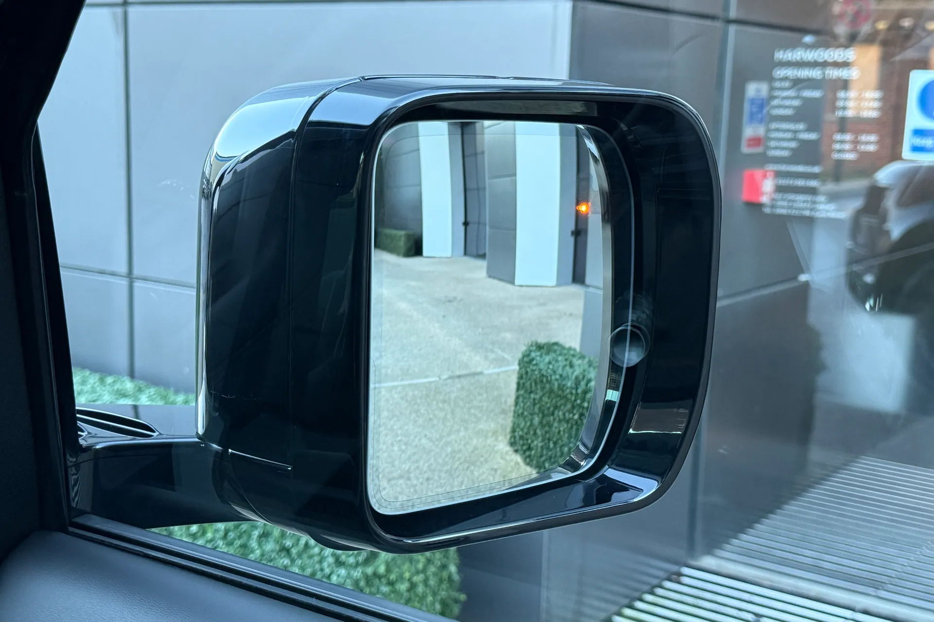 LAND ROVER Defender 110 thumbnail image number 13