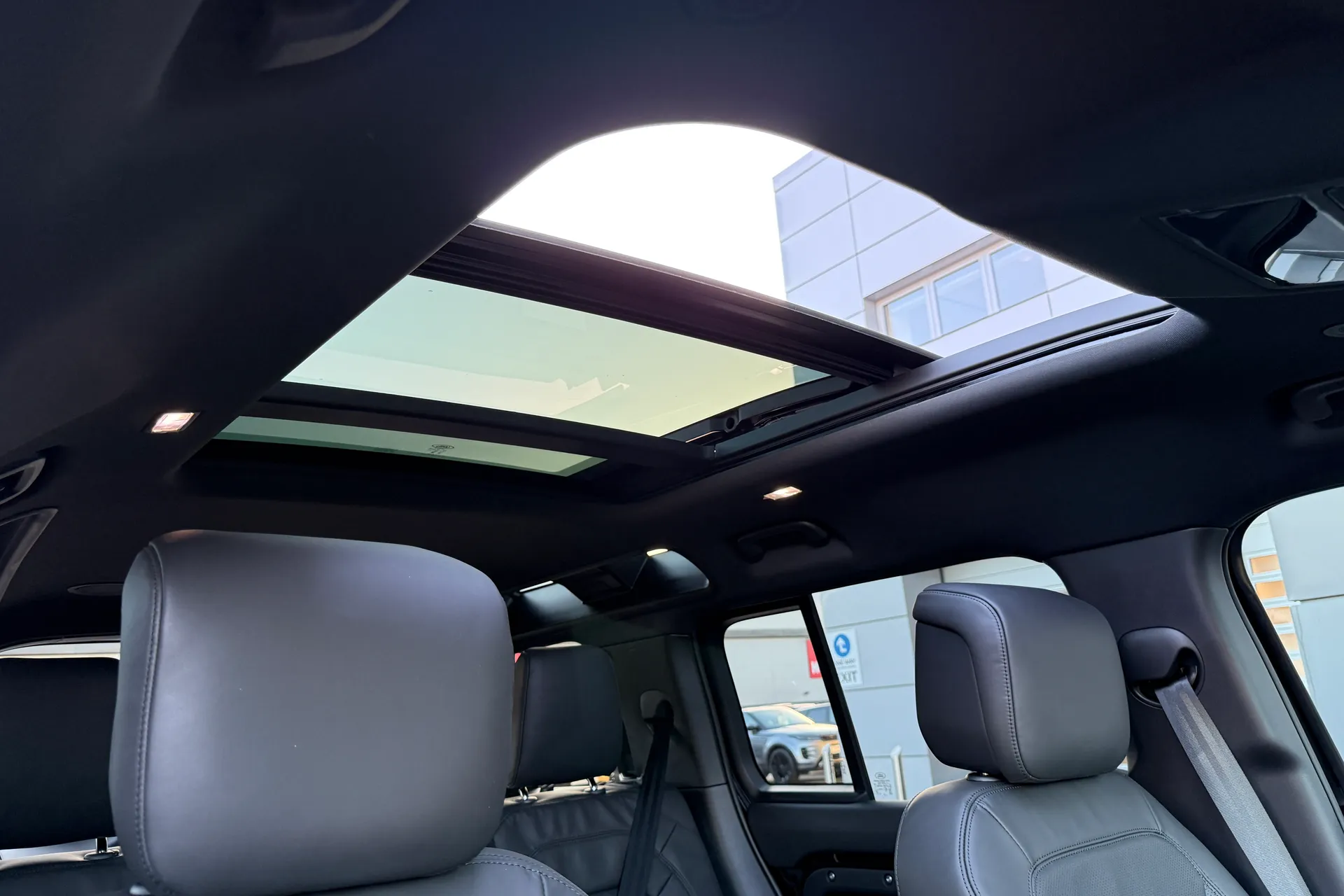 LAND ROVER Defender 110 thumbnail image number 10