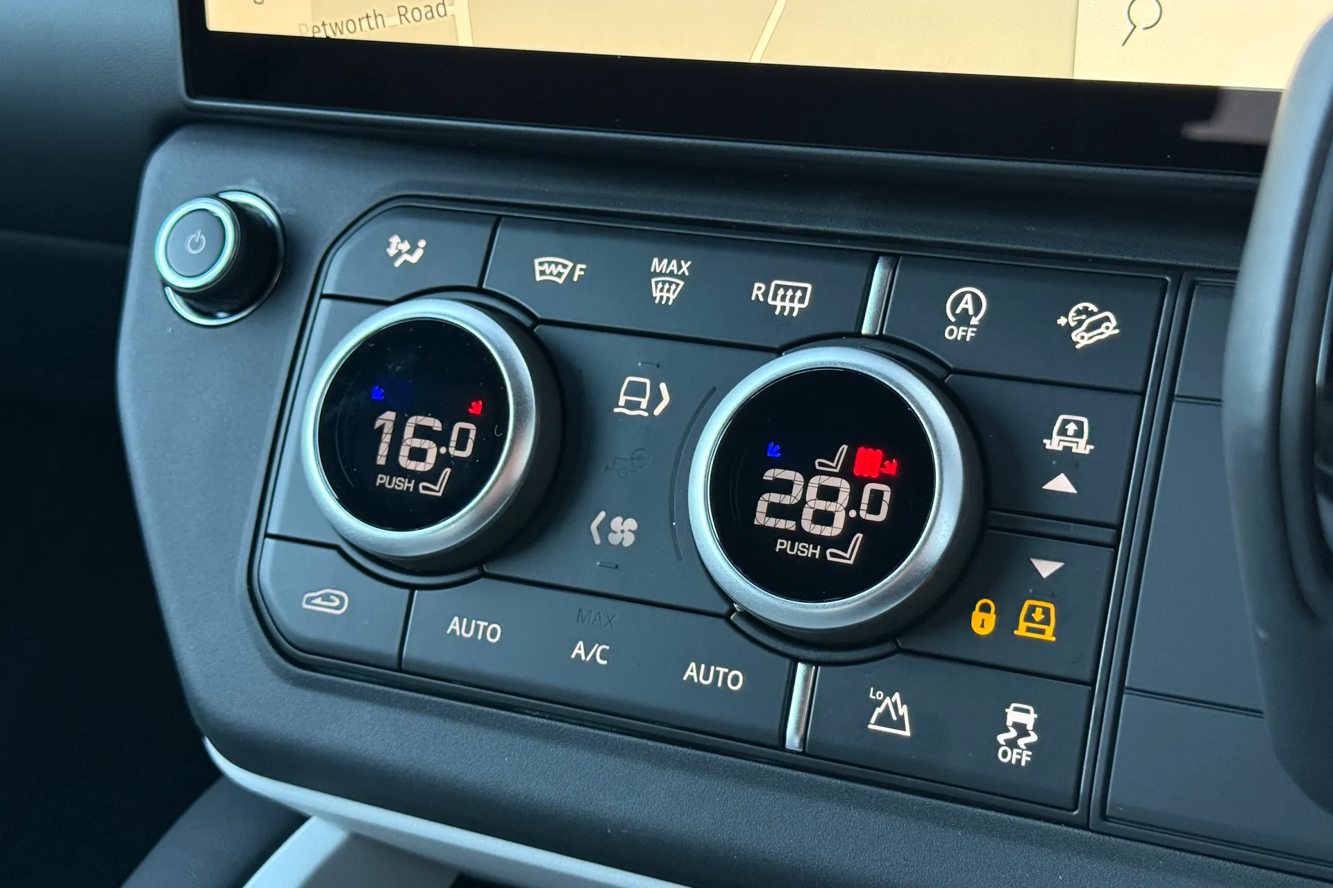 LAND ROVER Defender 110 thumbnail image number 59