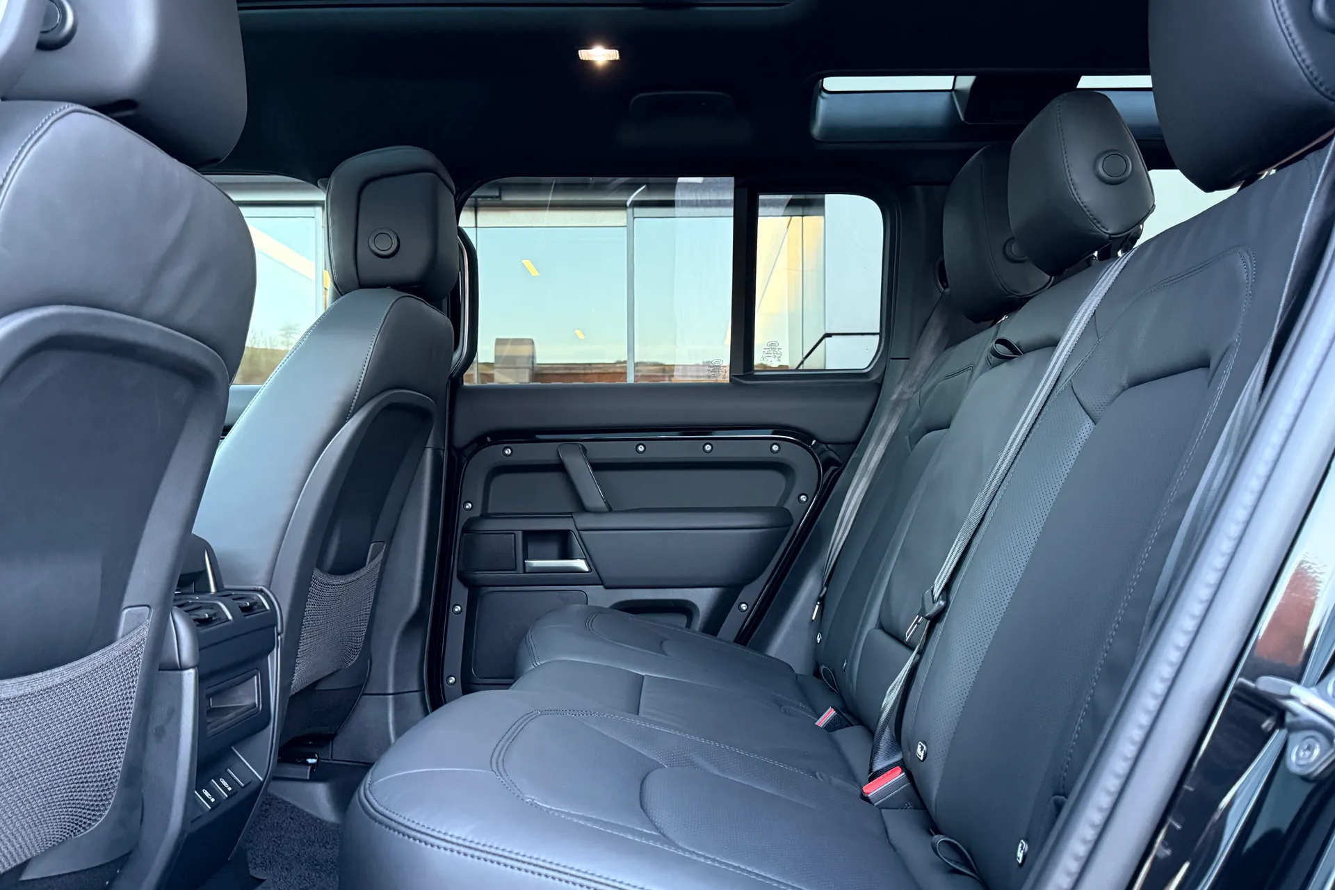 LAND ROVER Defender 110 thumbnail image number 54