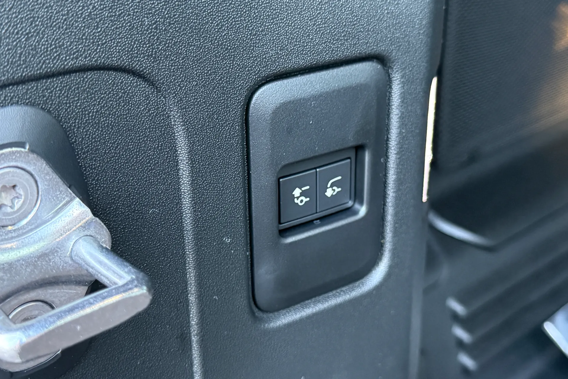 LAND ROVER Defender 110 thumbnail image number 46