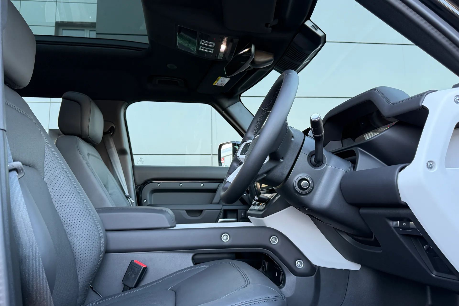 LAND ROVER Defender 110 thumbnail image number 17