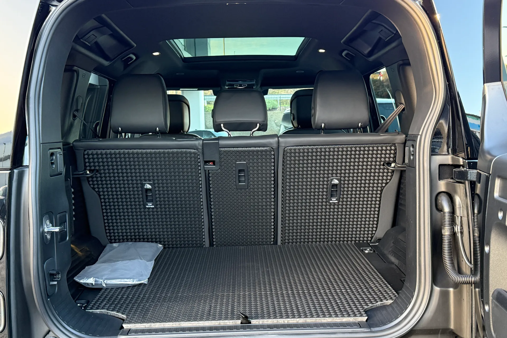 LAND ROVER Defender 110 thumbnail image number 45