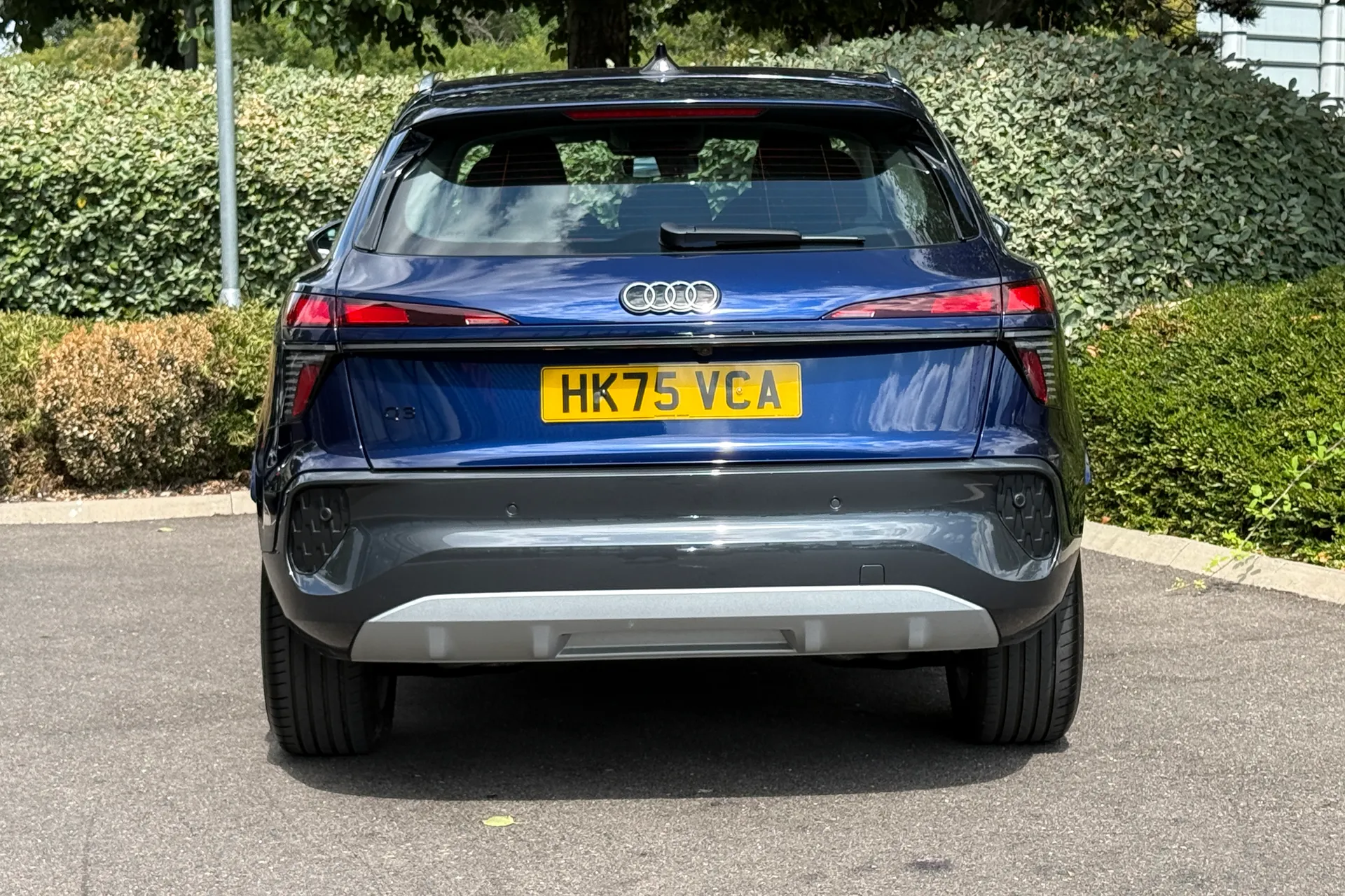Audi Q3 thumbnail image number 15
