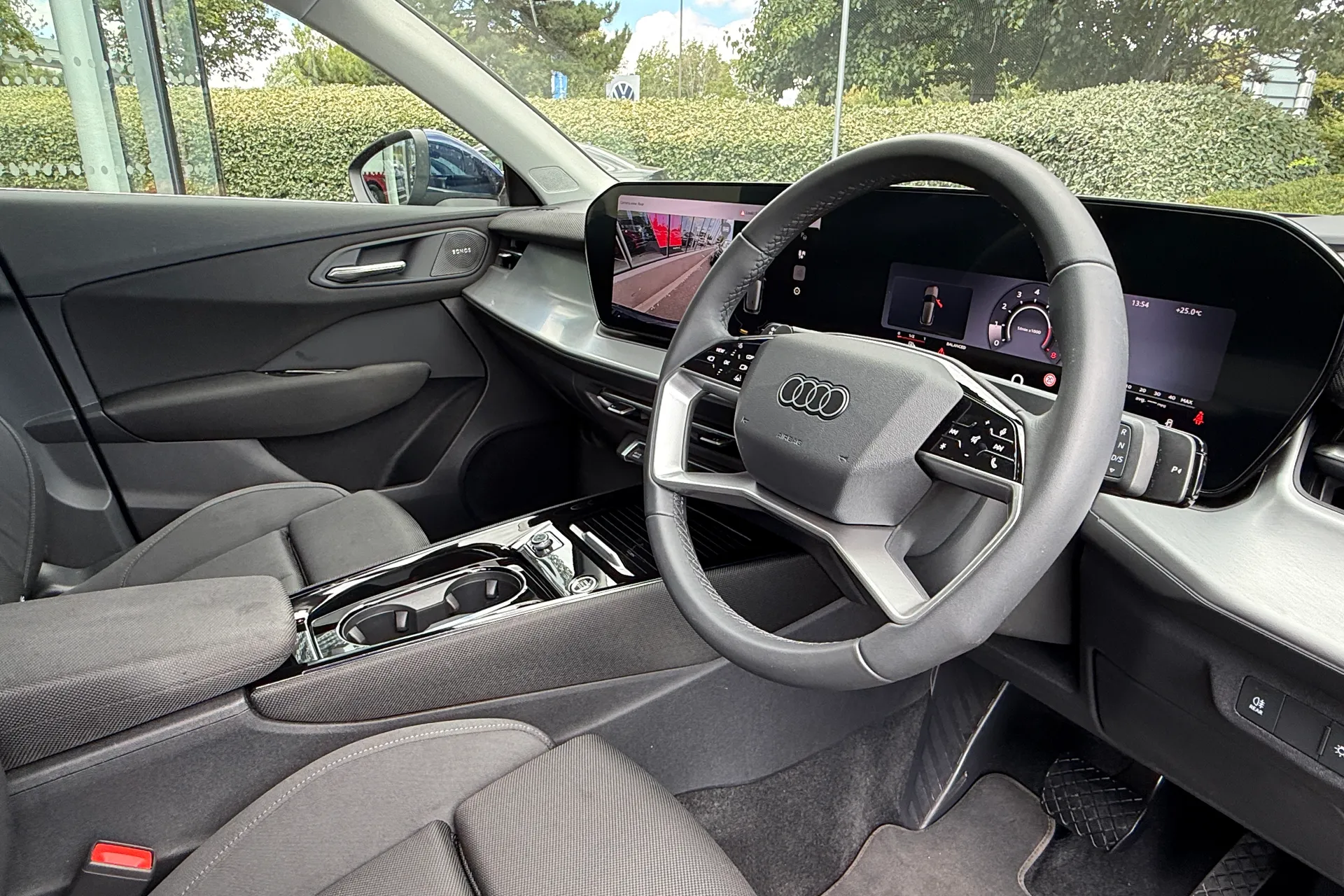 Audi Q3 thumbnail image number 14
