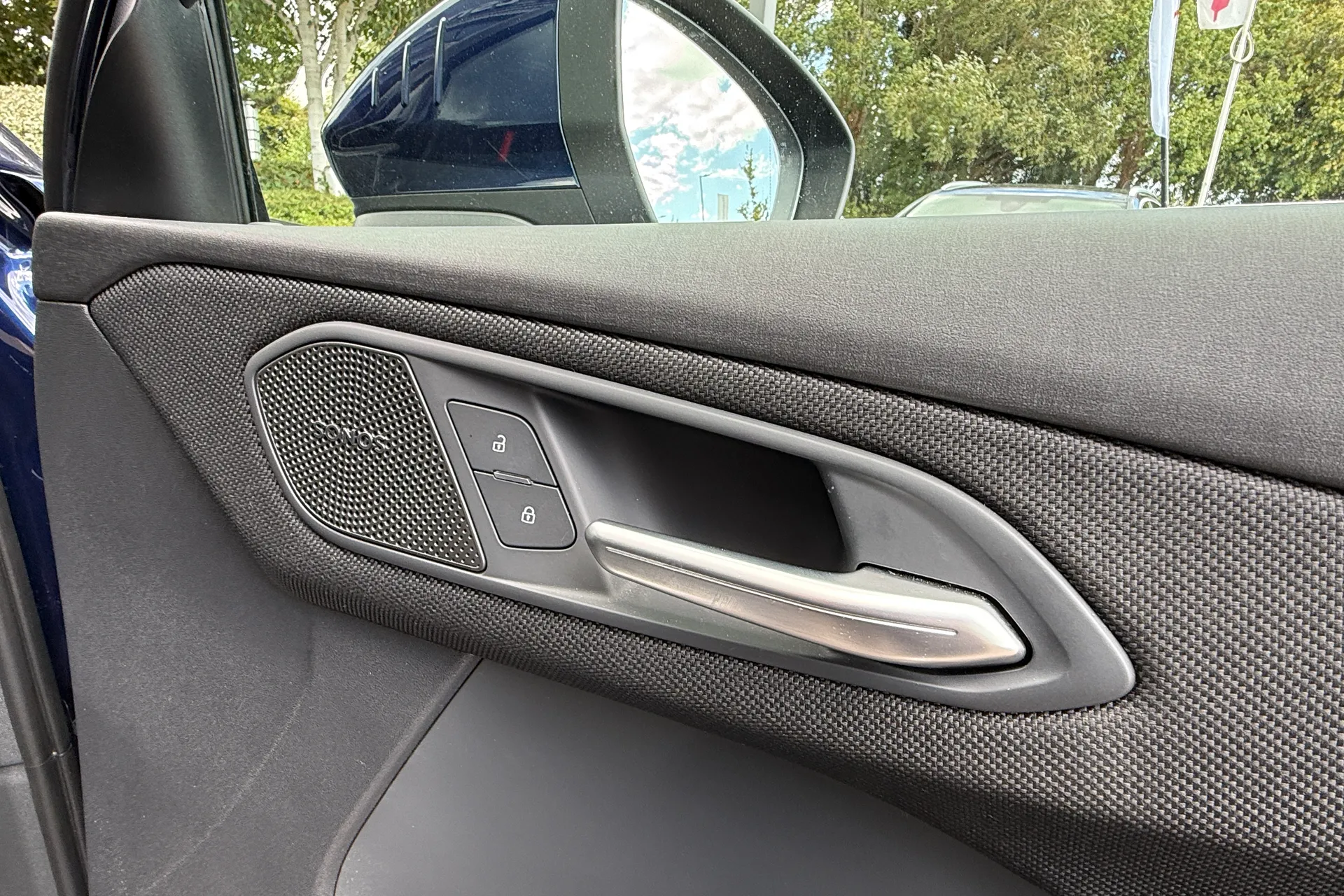 Audi Q3 thumbnail image number 16