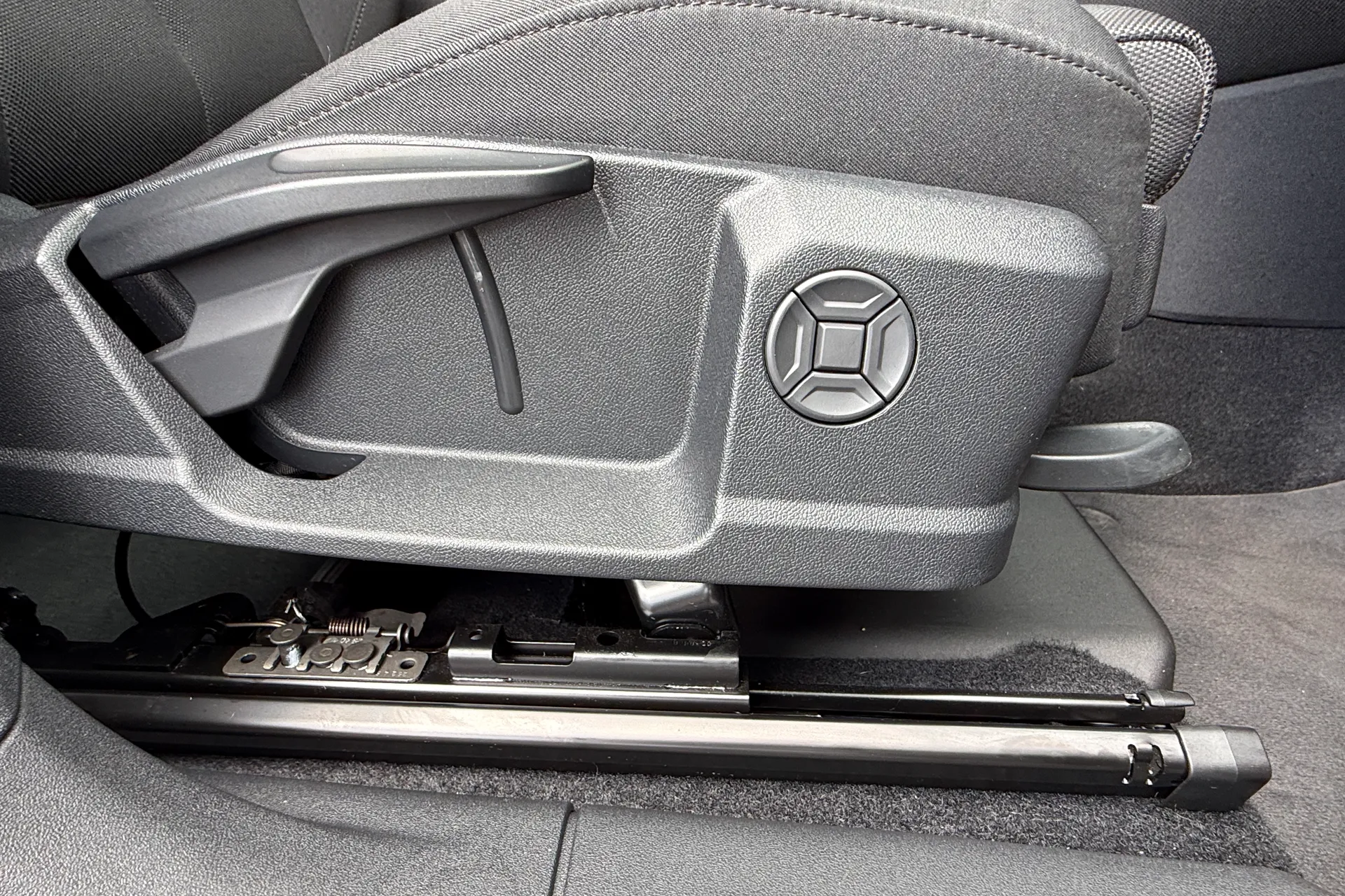 Audi Q3 thumbnail image number 31