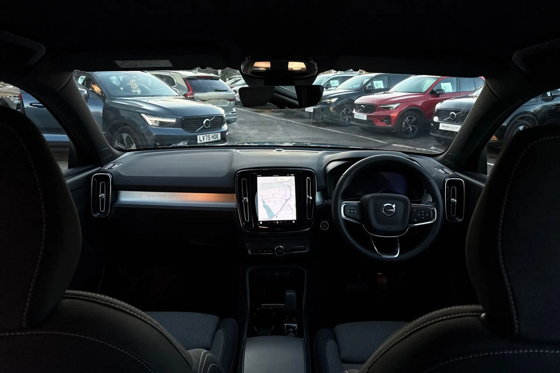 Volvo XC40 thumbnail image number 3