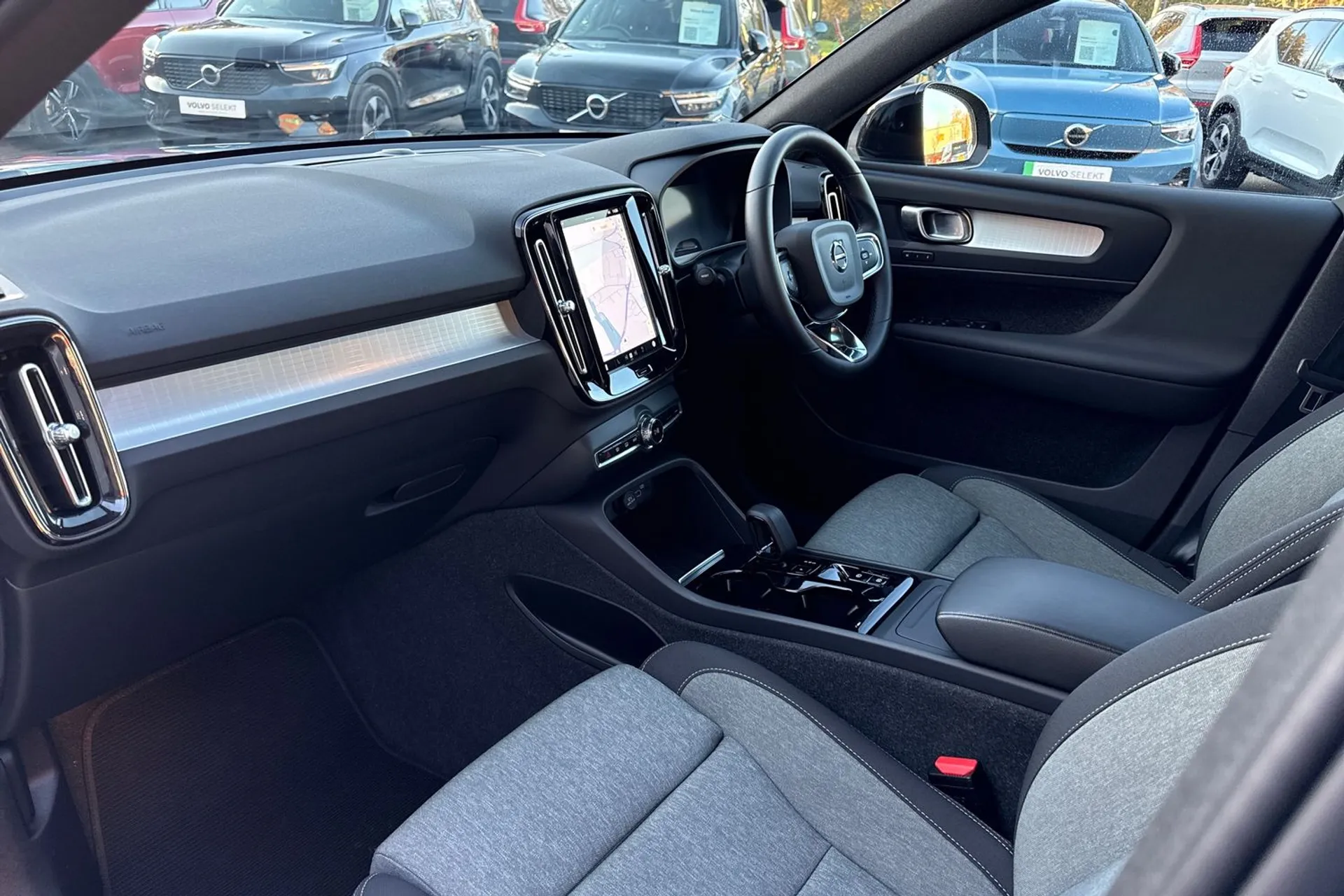 Volvo XC40 thumbnail image number 5