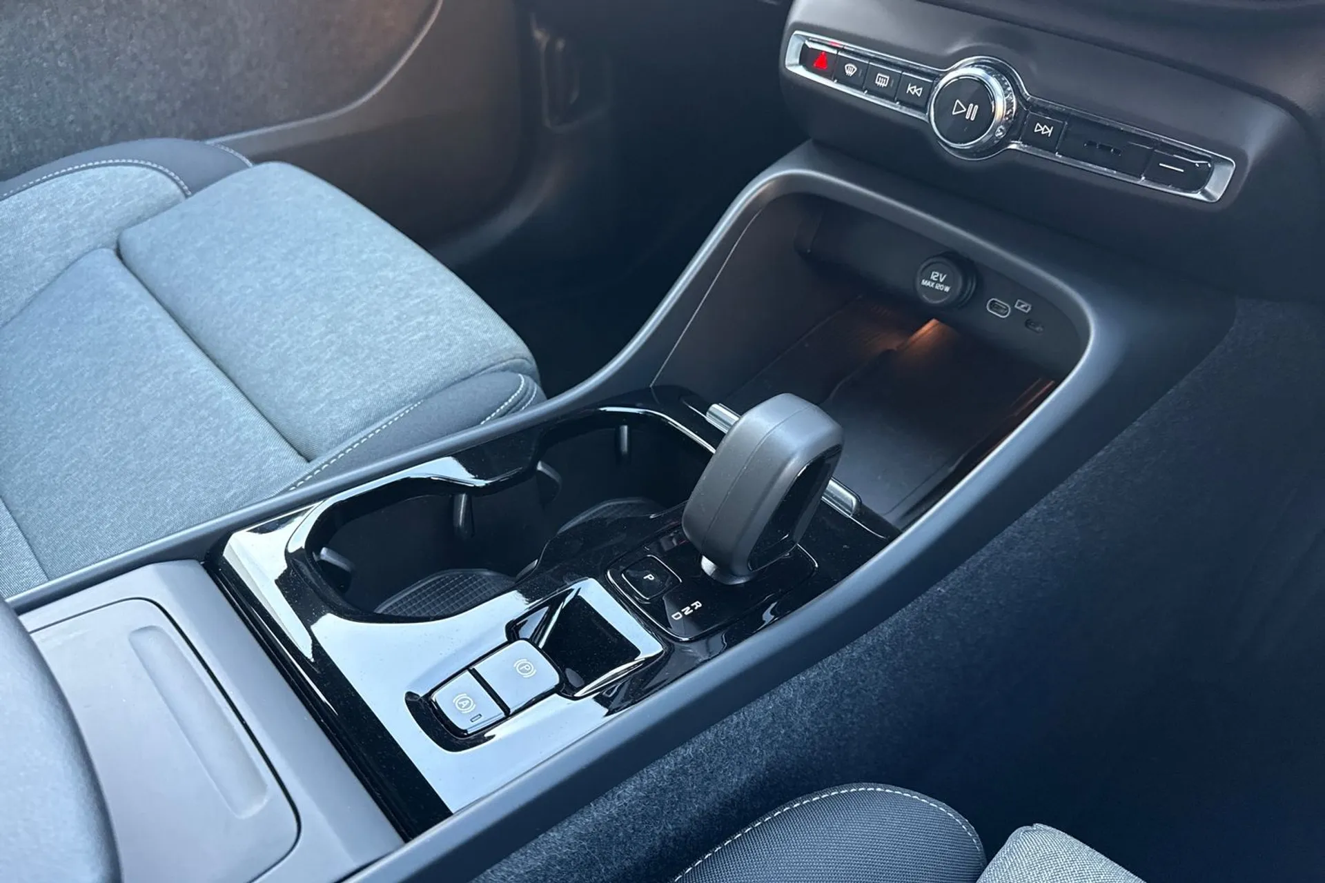 Volvo XC40 thumbnail image number 43