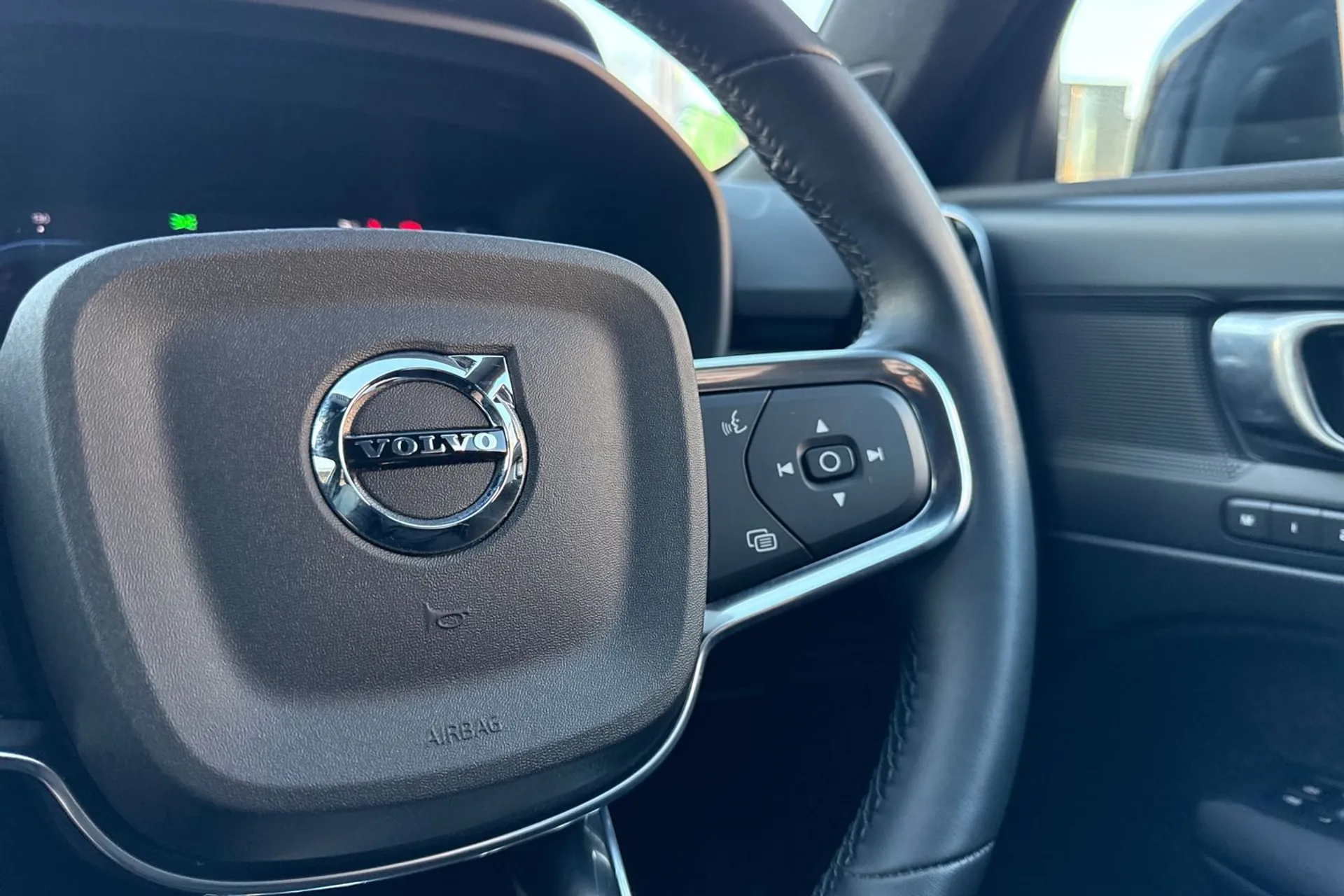 Volvo XC40 thumbnail image number 36