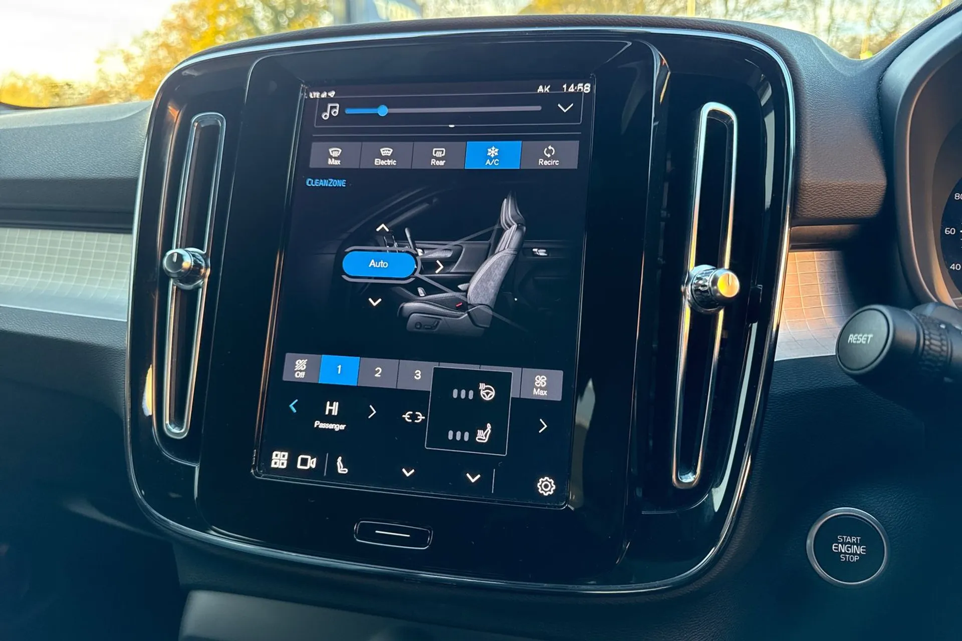 Volvo XC40 thumbnail image number 40