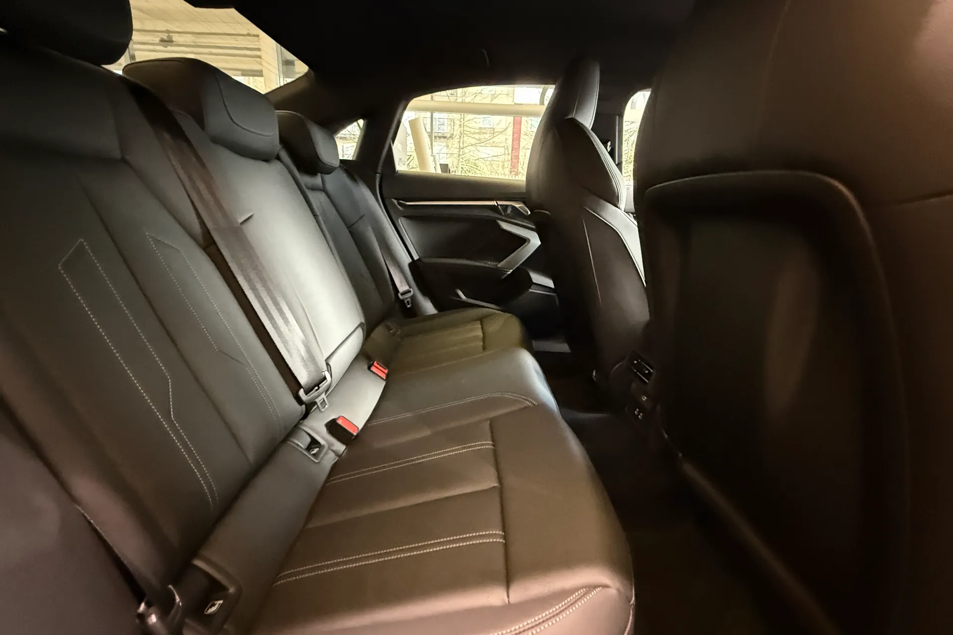 Audi A6 thumbnail image number 19