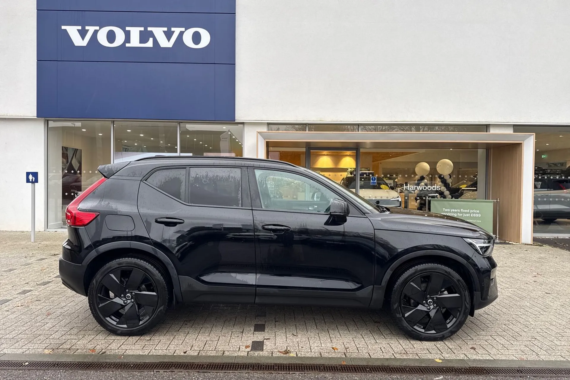 Volvo XC40 thumbnail image number 2