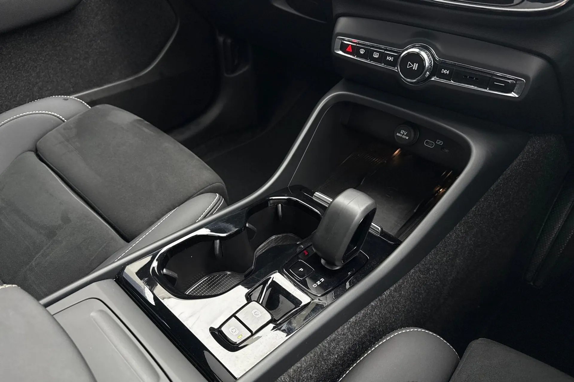 Volvo XC40 thumbnail image number 43