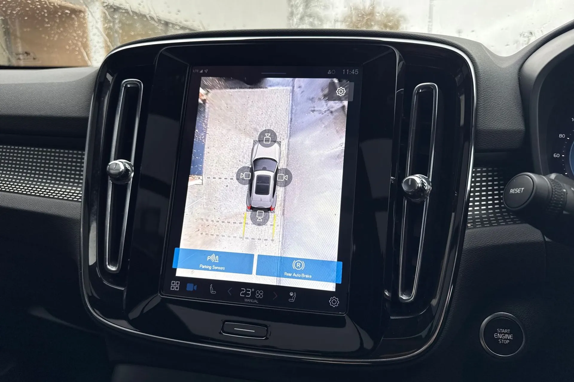 Volvo XC40 thumbnail image number 4