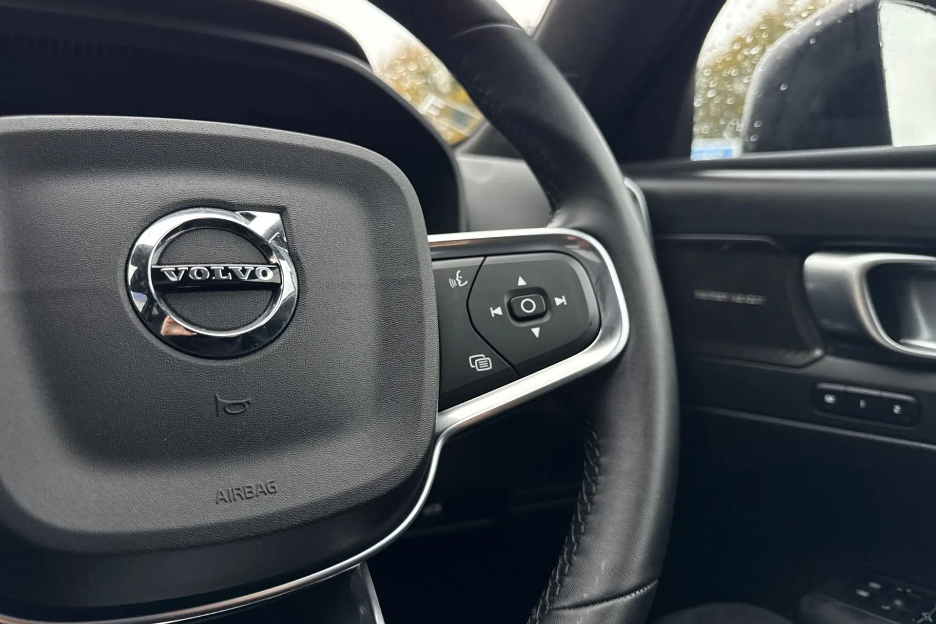 Volvo XC40 thumbnail image number 37