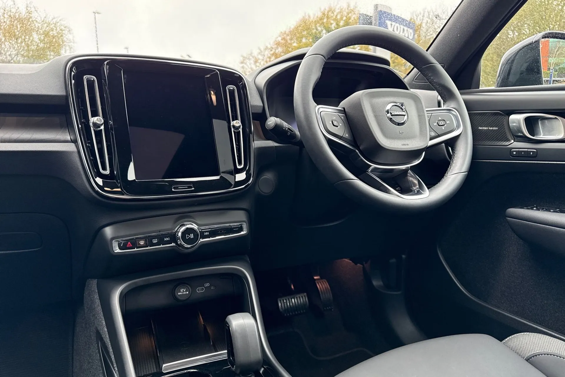 Volvo EX40 thumbnail image number 36