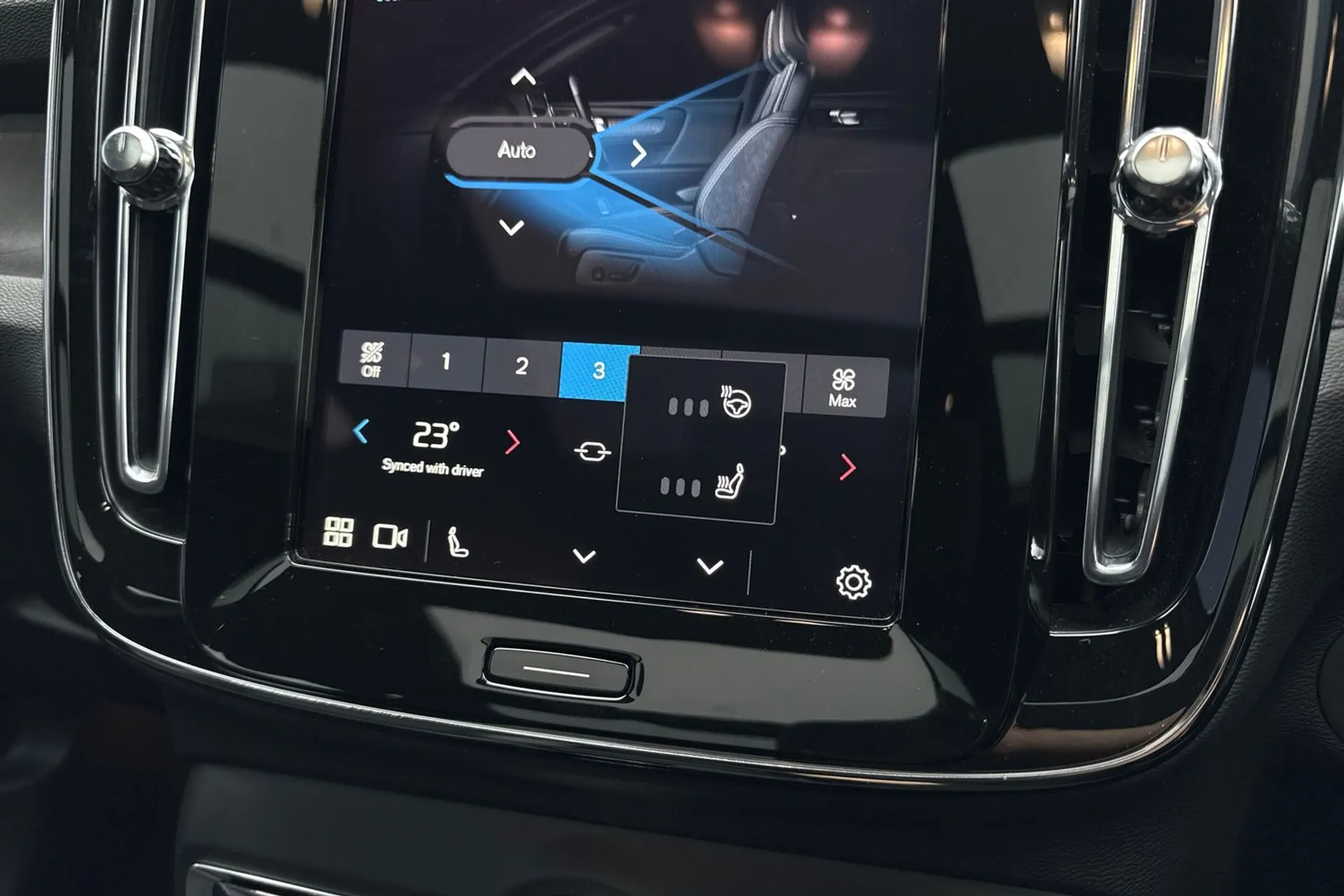 Volvo EX40 thumbnail image number 41