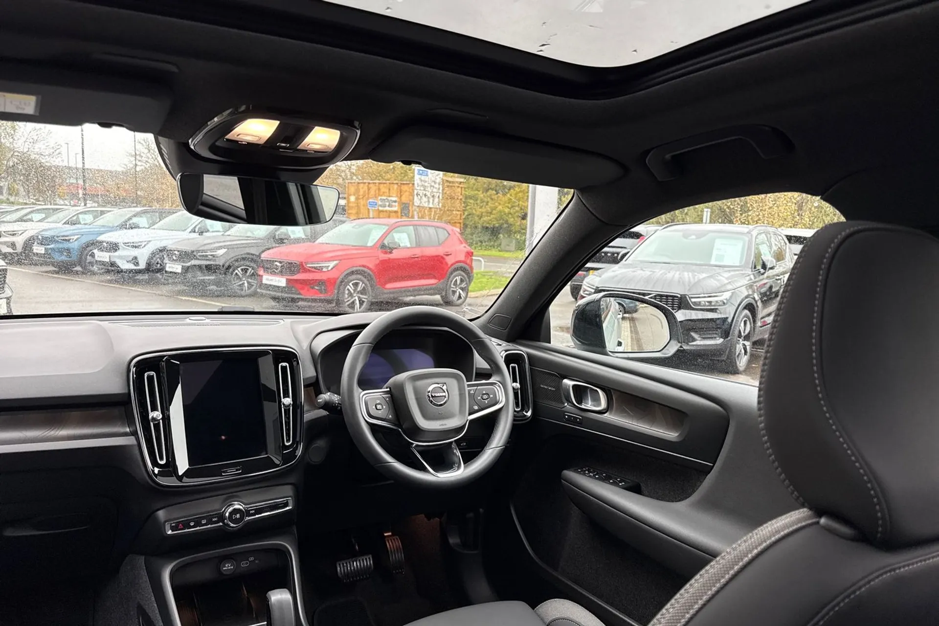 Volvo EX40 thumbnail image number 34