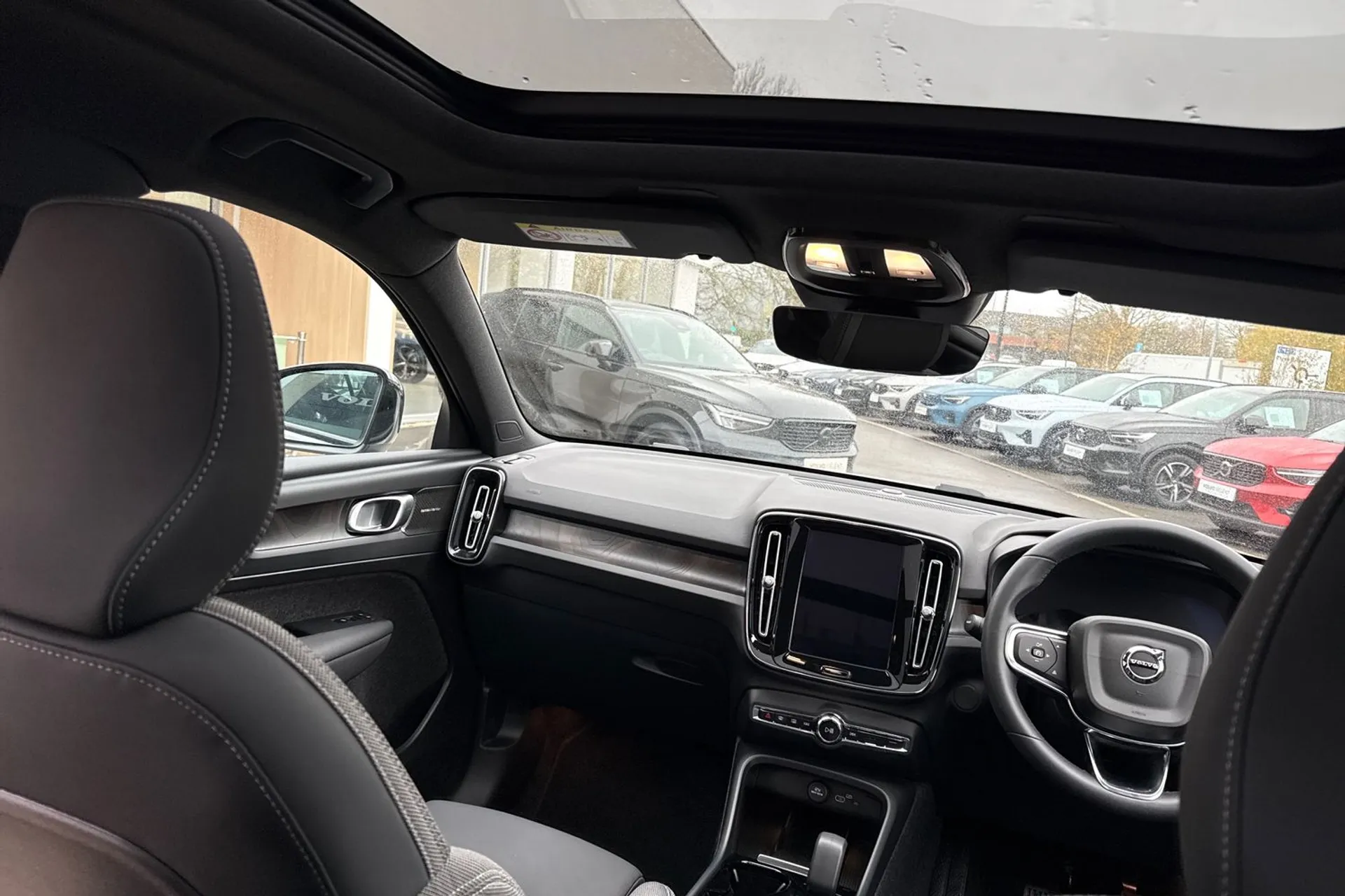 Volvo EX40 thumbnail image number 33