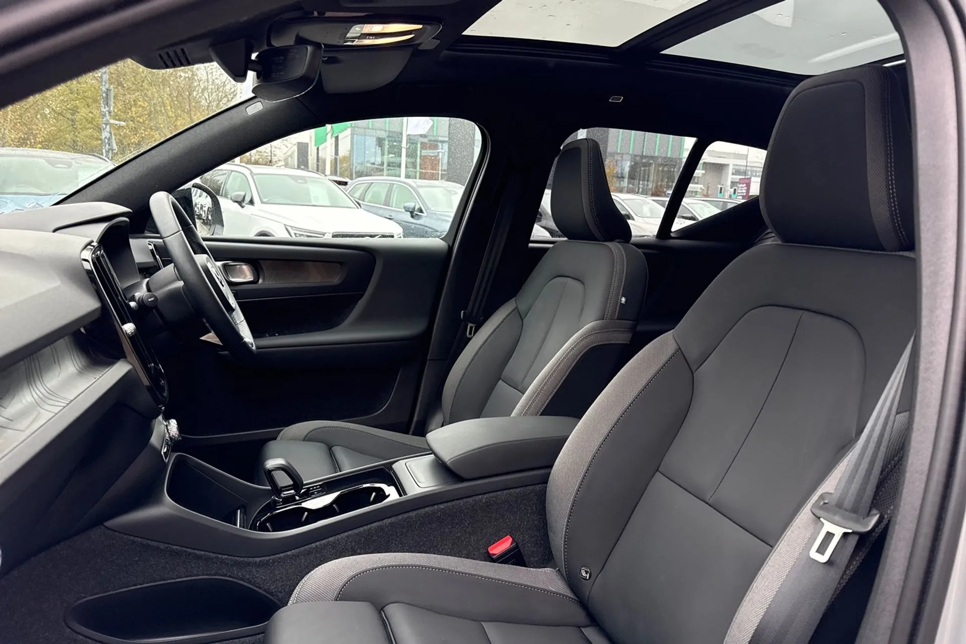 Volvo EX40 thumbnail image number 29