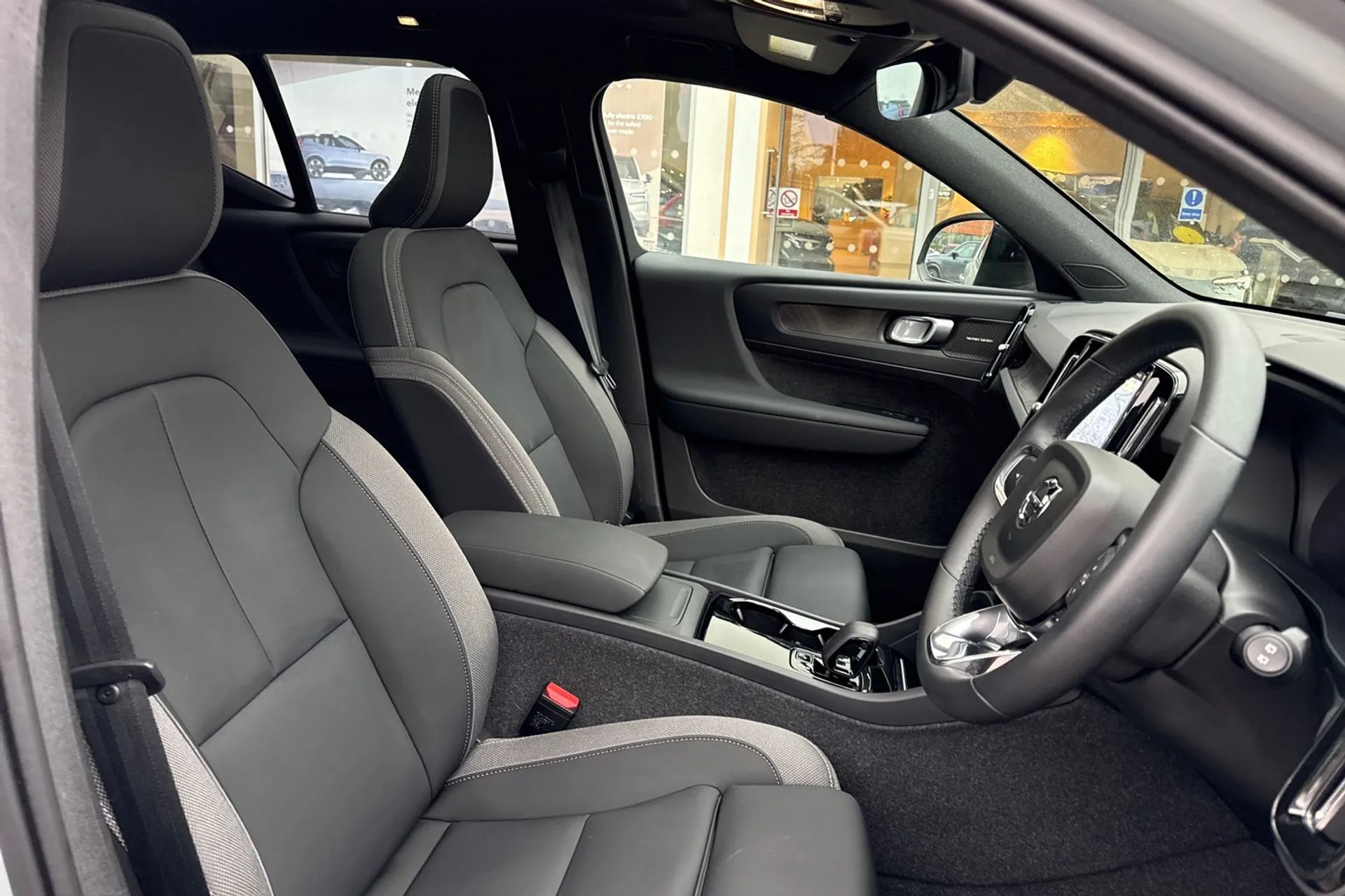 Volvo EX40 thumbnail image number 27