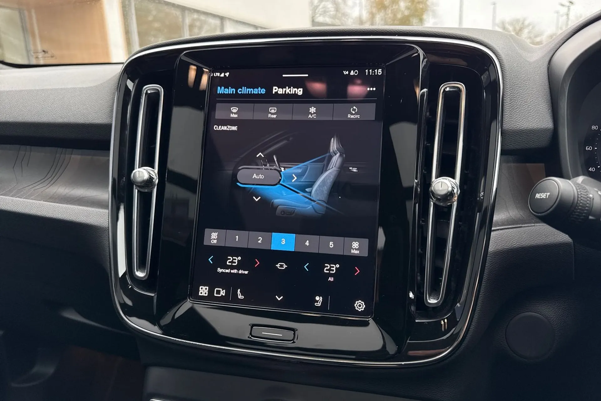 Volvo EX40 thumbnail image number 40