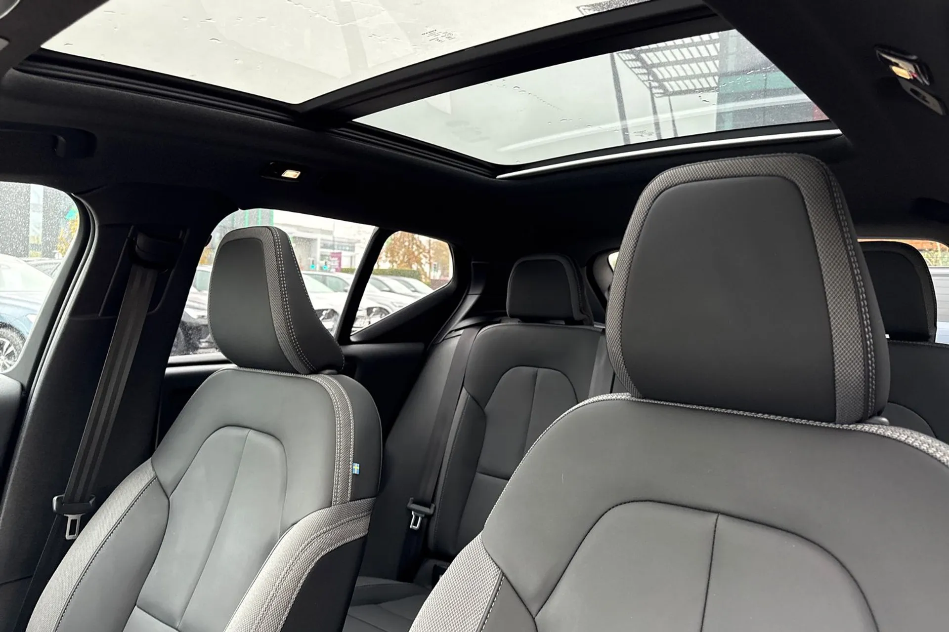 Volvo EX40 thumbnail image number 30