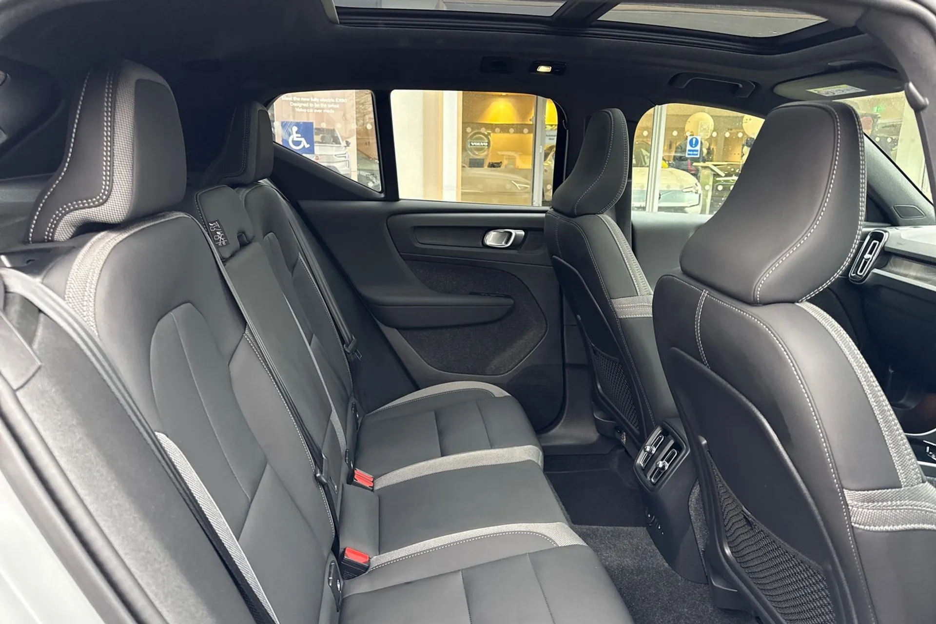 Volvo EX40 thumbnail image number 24