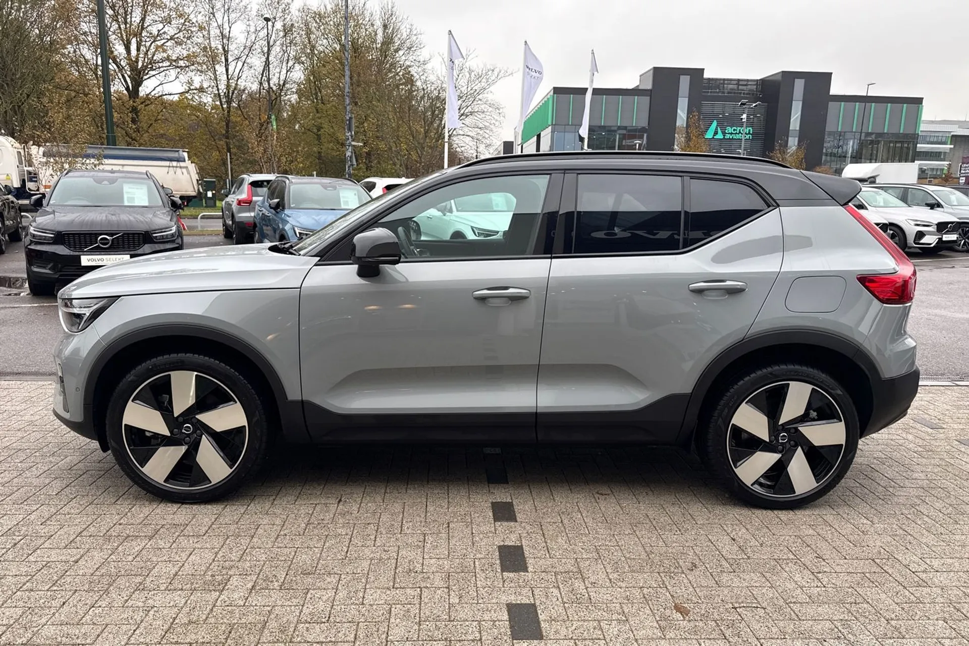 Volvo EX40 thumbnail image number 12