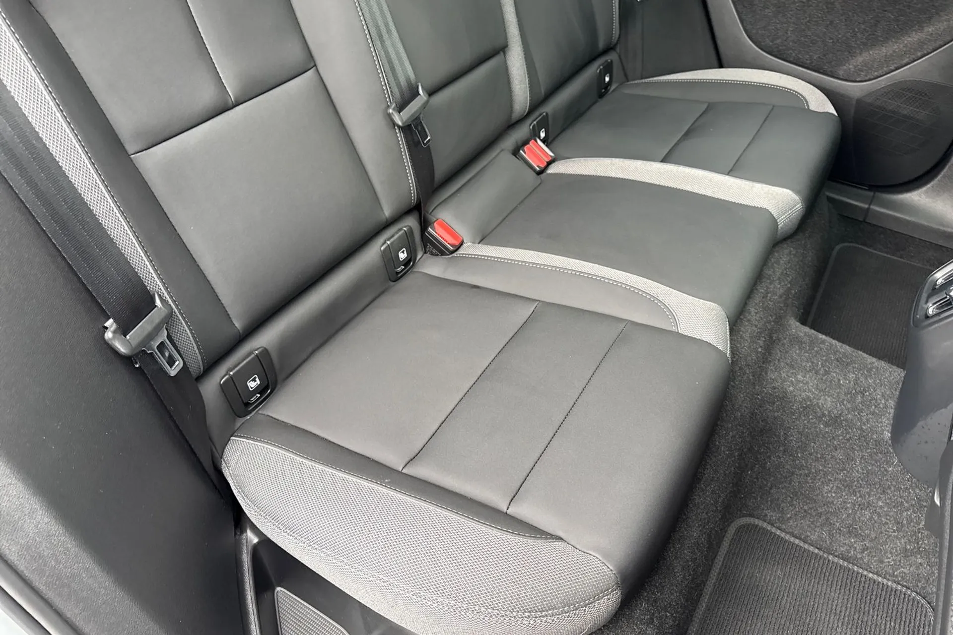 Volvo EX40 thumbnail image number 26