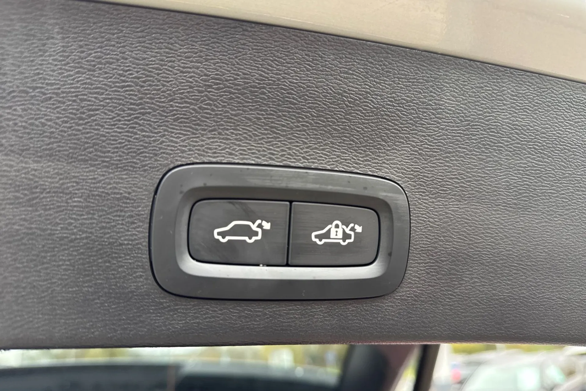 Volvo EX40 thumbnail image number 22