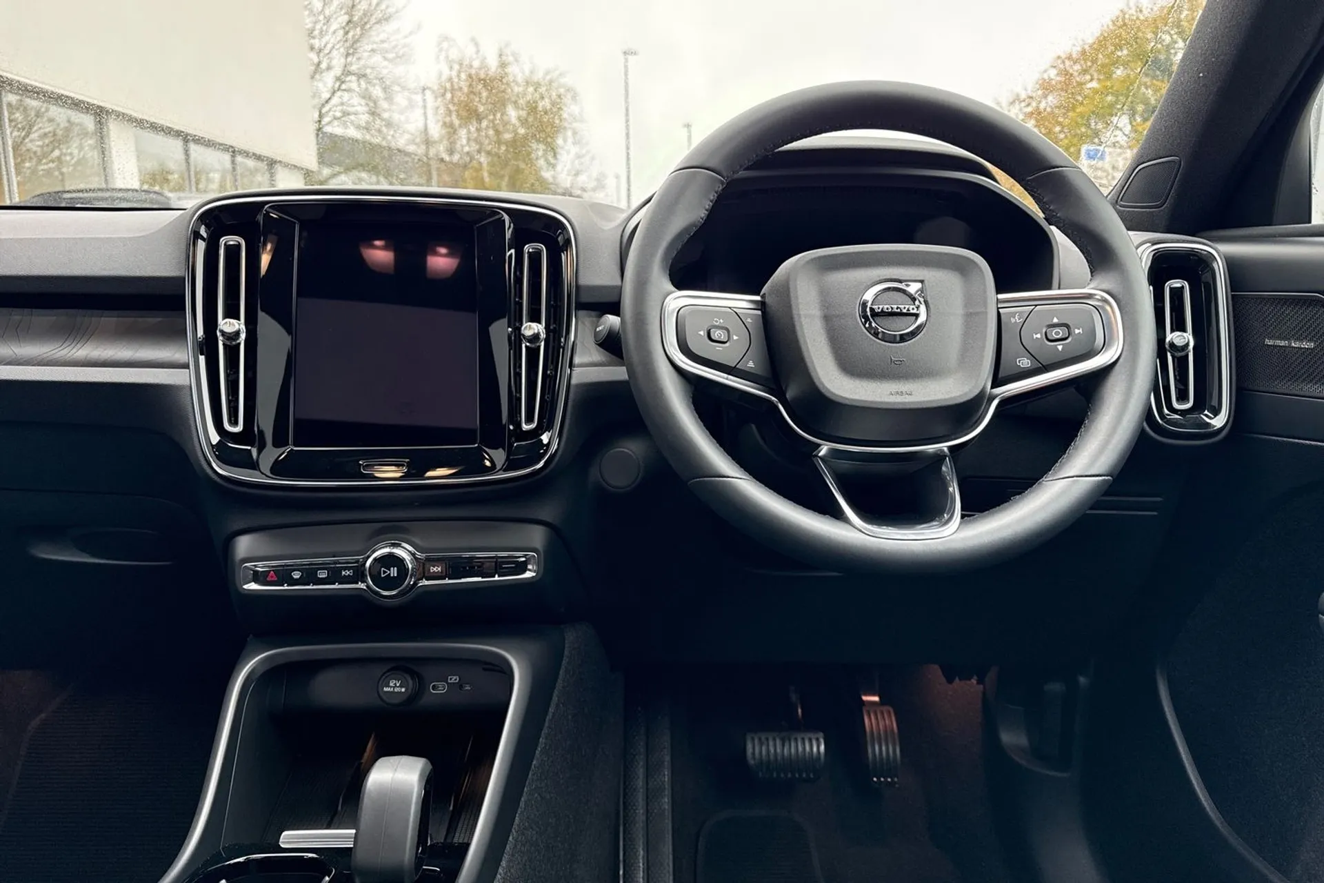 Volvo EX40 thumbnail image number 35