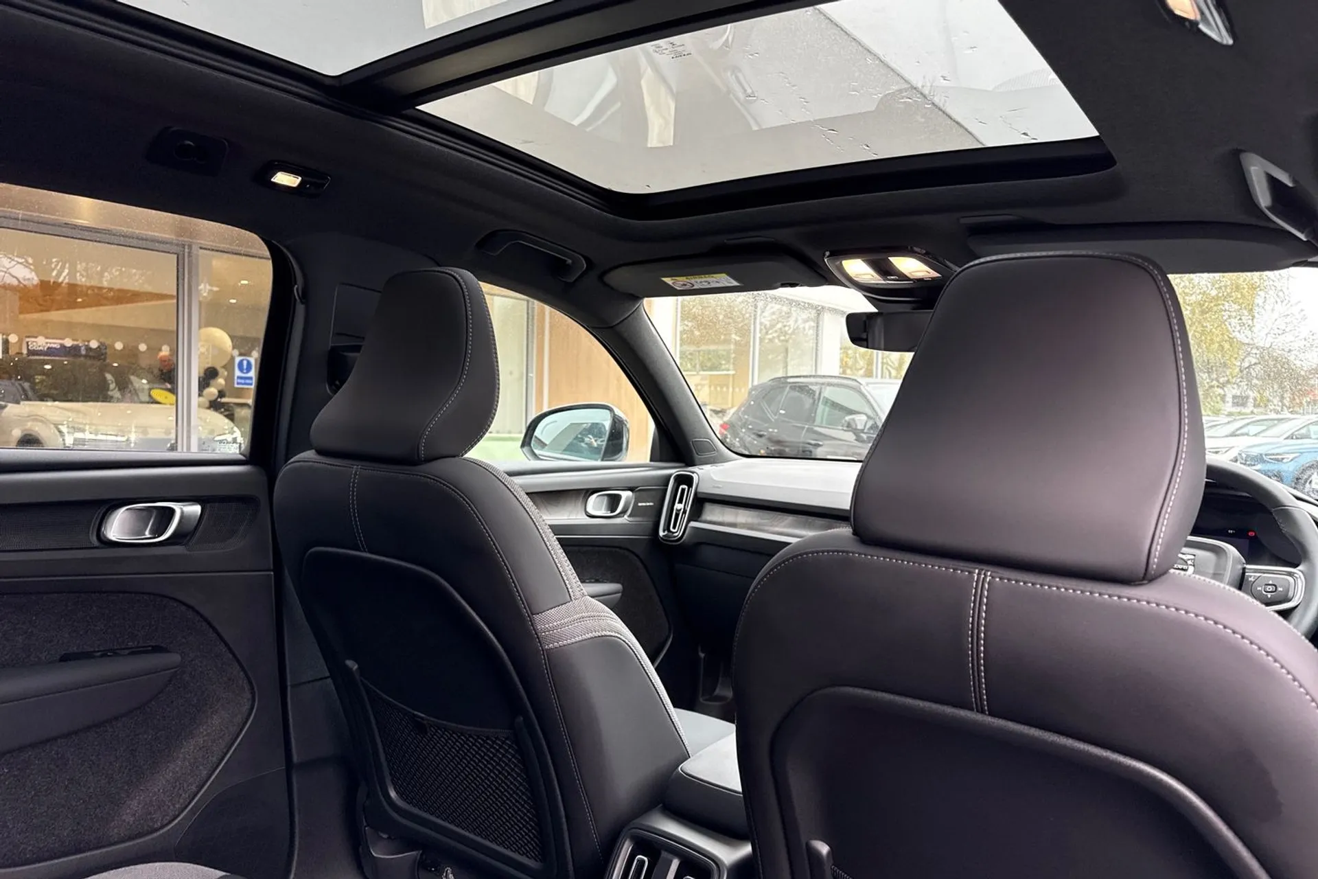 Volvo EX40 thumbnail image number 25