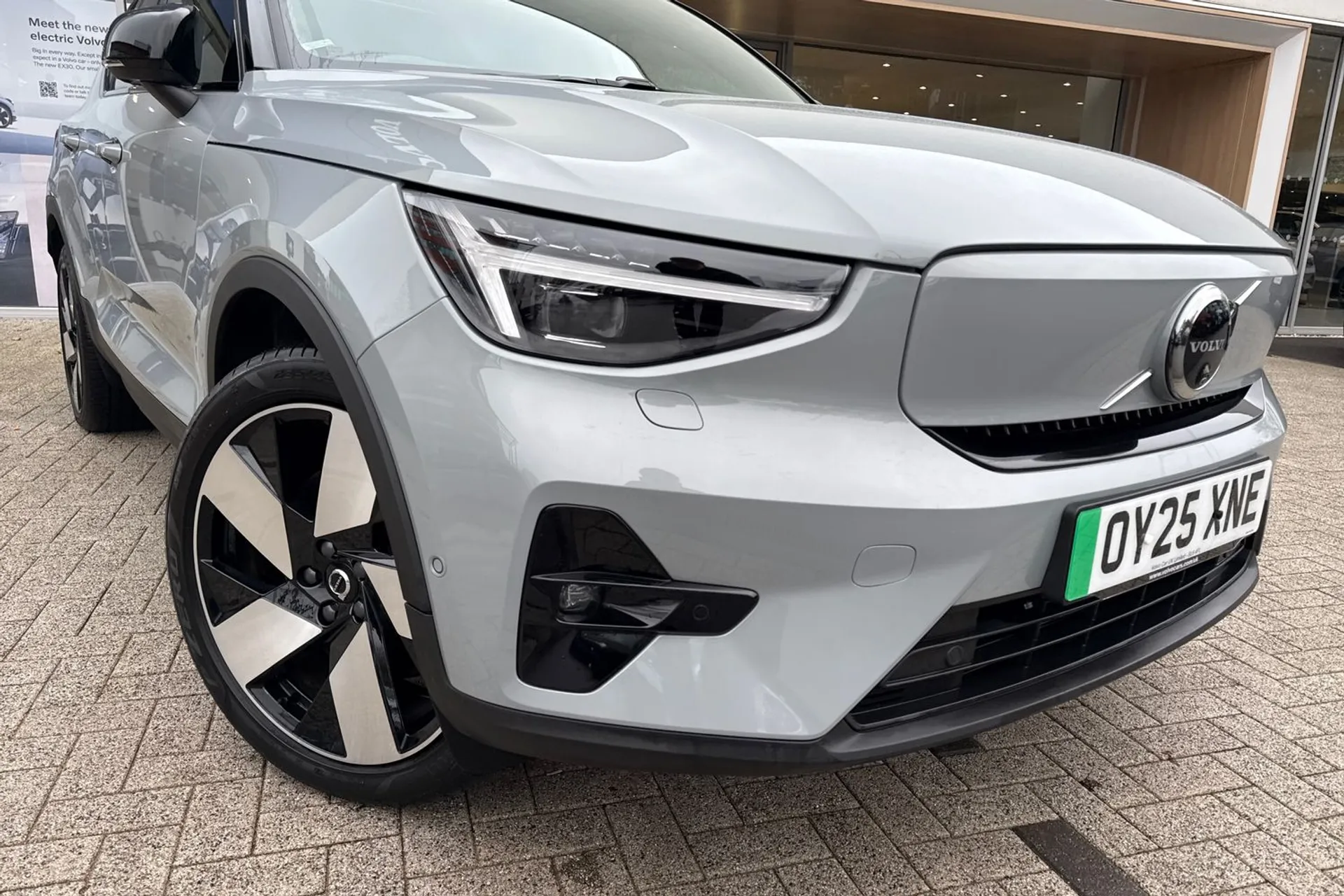 Volvo EX40 thumbnail image number 8