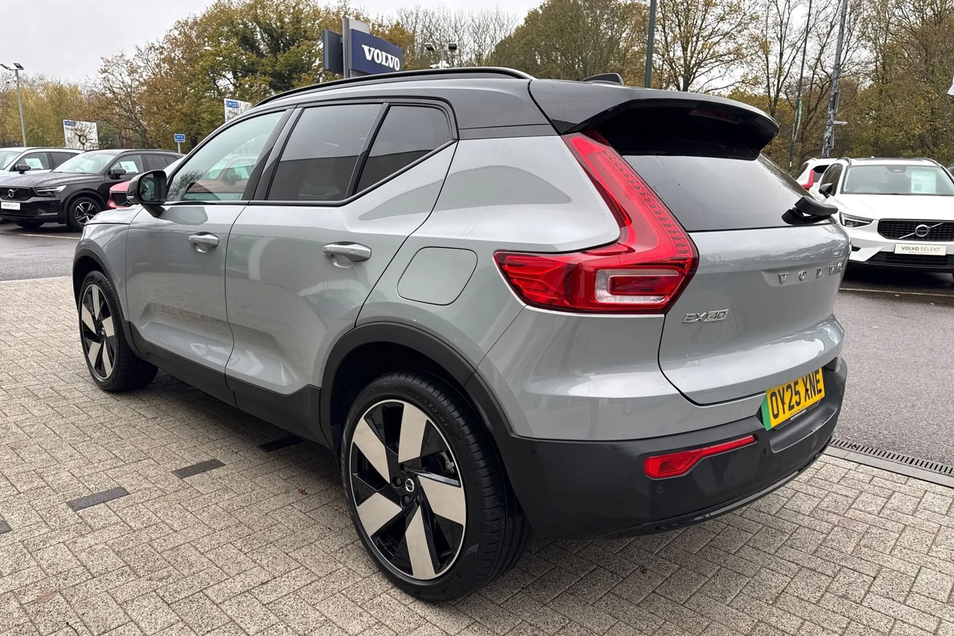 Volvo EX40 thumbnail image number 11