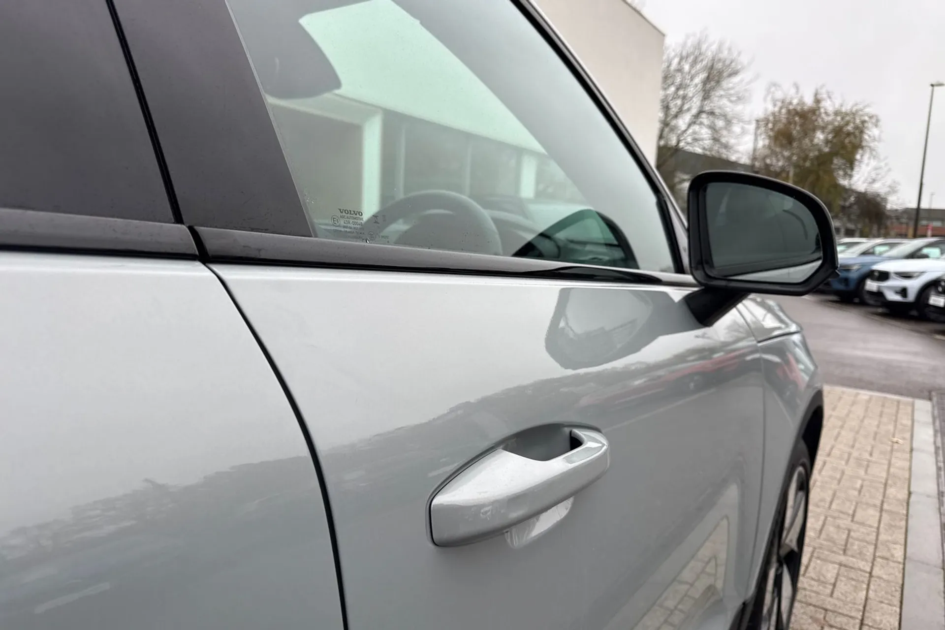 Volvo EX40 thumbnail image number 18