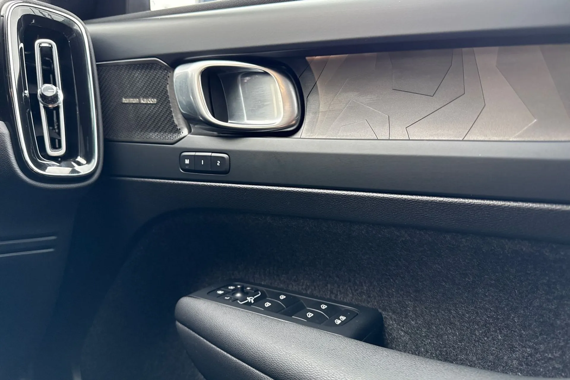 Volvo EX40 thumbnail image number 43