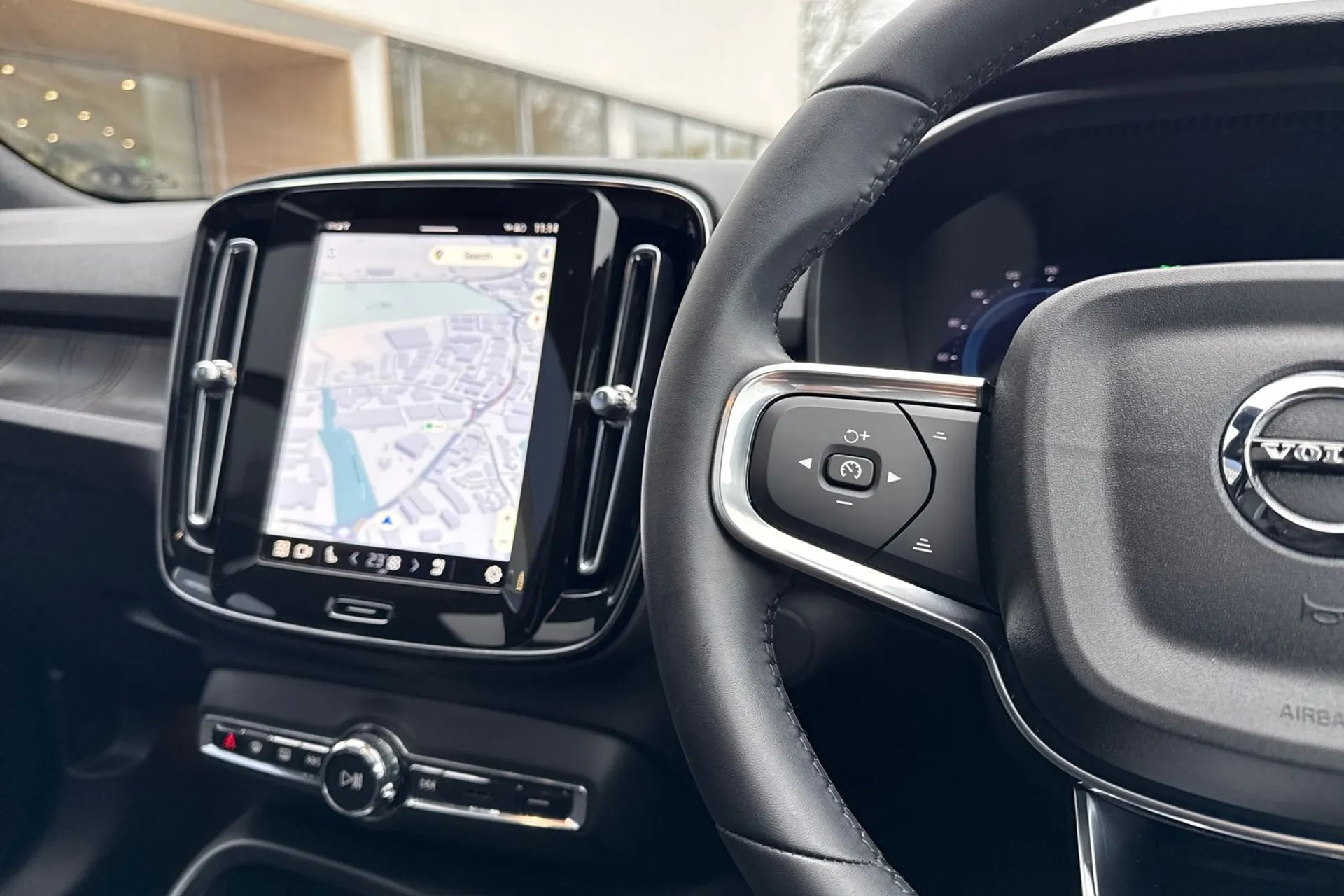 Volvo EX40 thumbnail image number 37