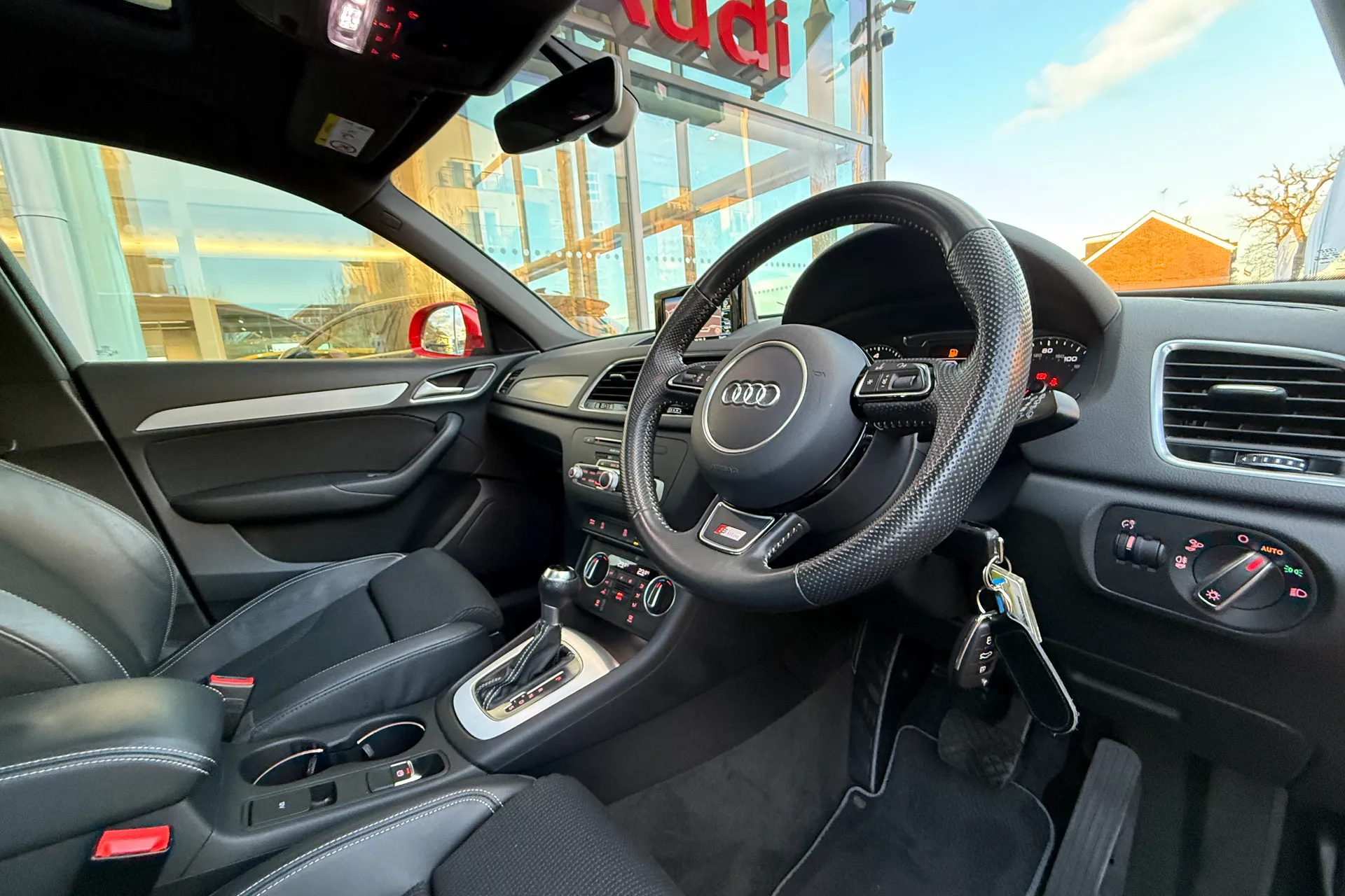 Audi Q3 thumbnail image number 9