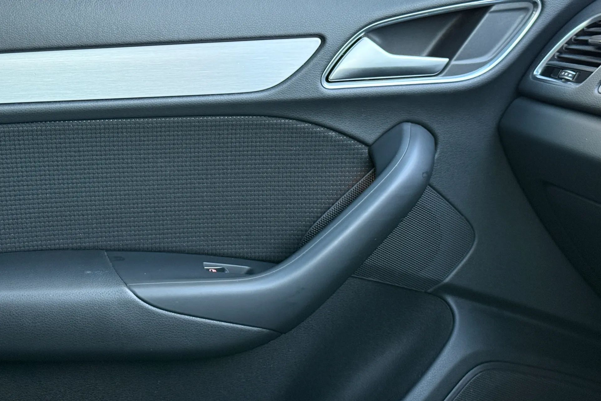 Audi Q3 thumbnail image number 28