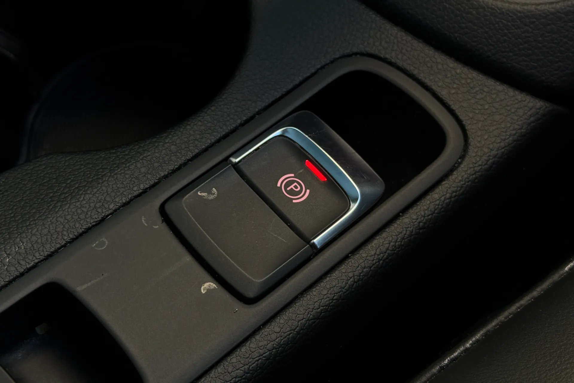 Audi Q3 thumbnail image number 26