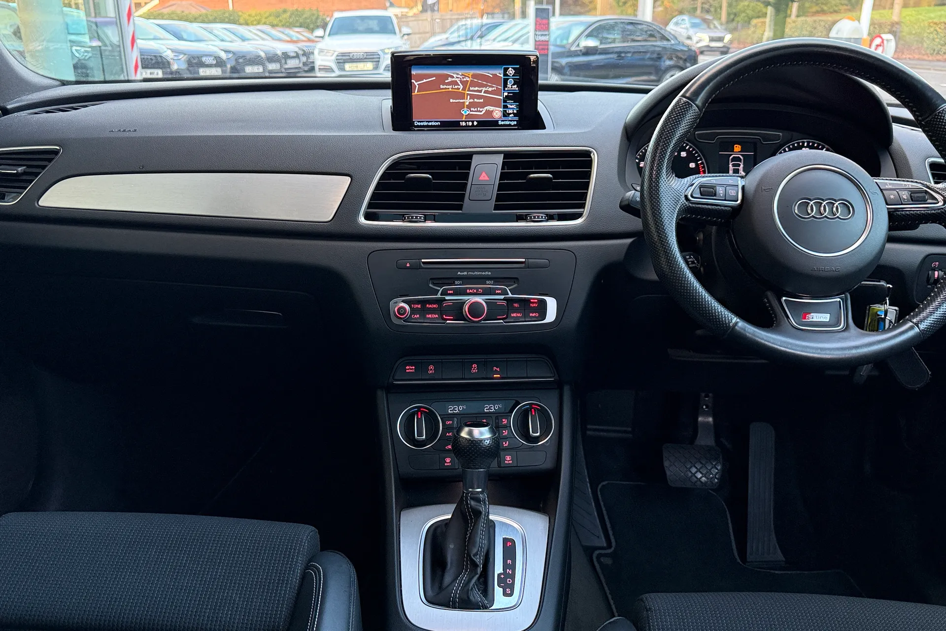 Audi Q3 thumbnail image number 37